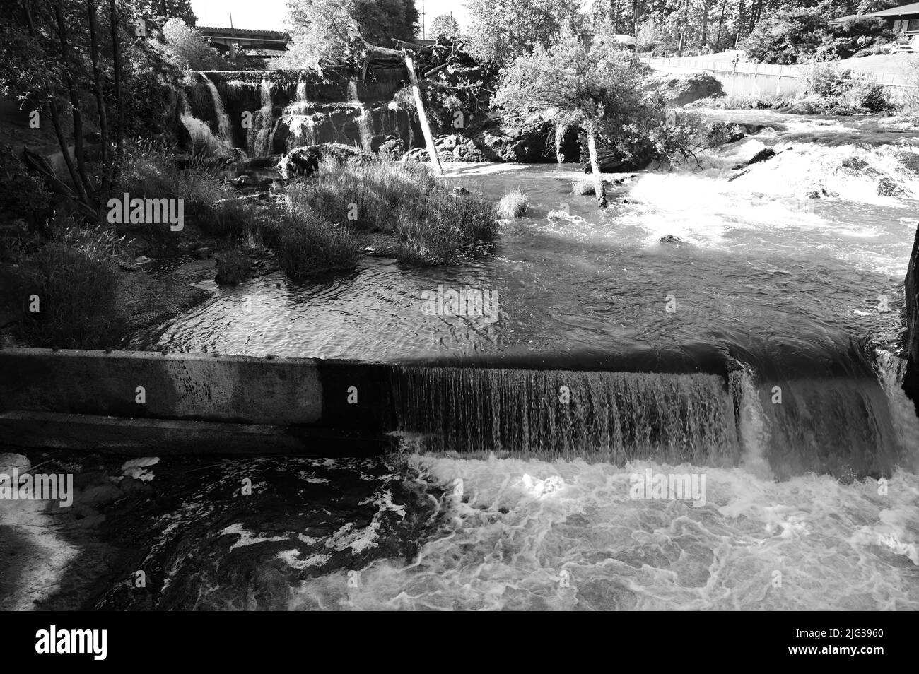 Le cascate di Tumwater sono una serie di cascate sul fiume Deschutes a Tumwater, Washington, Stati Uniti. Foto Stock