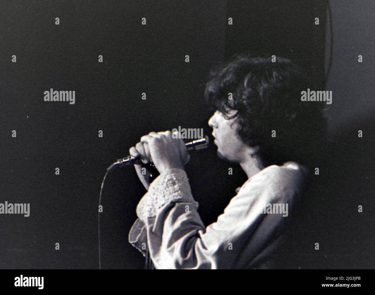 LE PORTE con Jim Morrison alla New Roundhouse, Chalk Farm, Londra il 7 settembre 1968. Jefferson Airplane erano anche sul b malato quella notte. Foto Stock