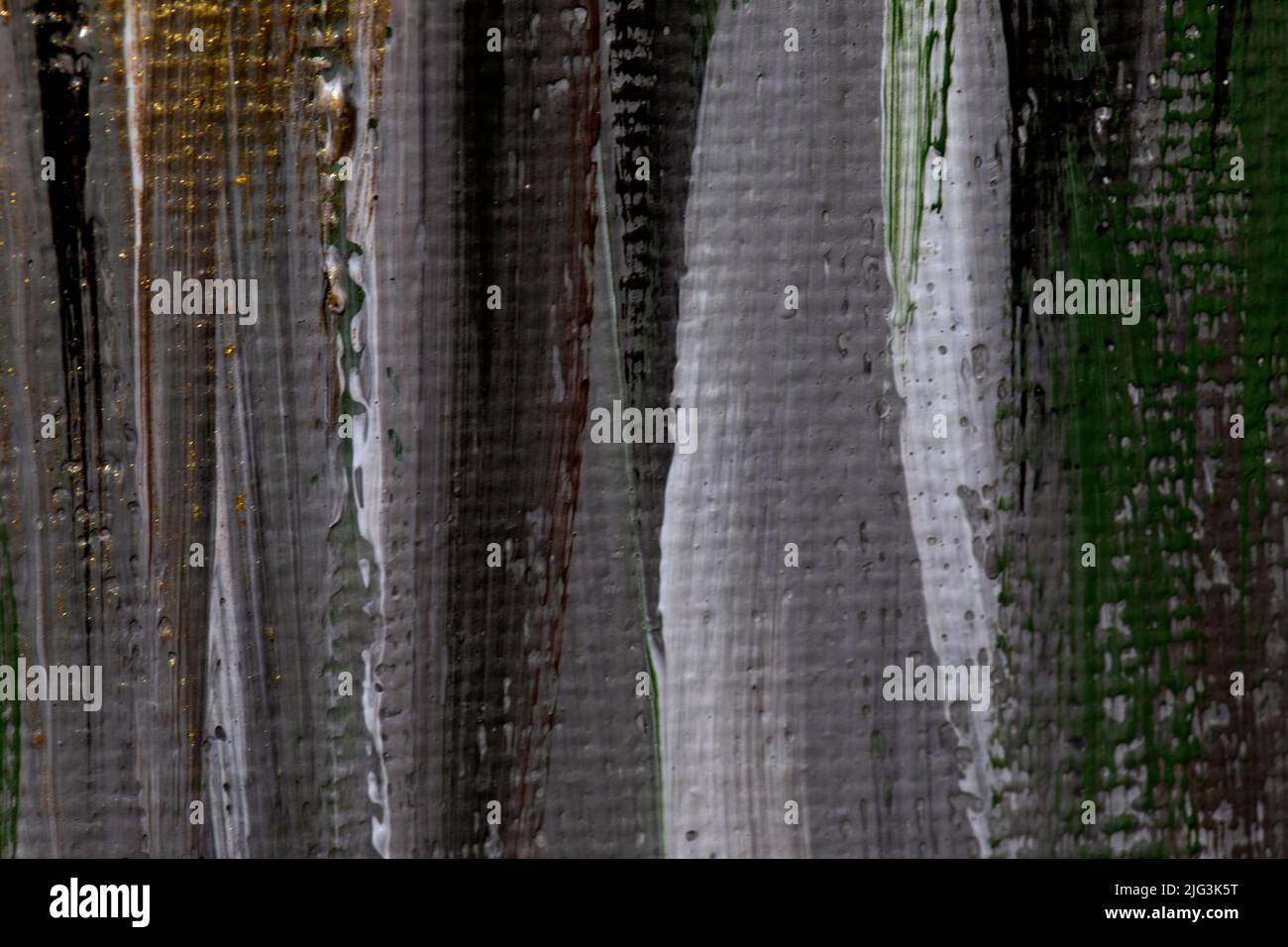 Carta da parati dipinta in grigio e bianco. Pennello su sfondo astratto. Foto Stock