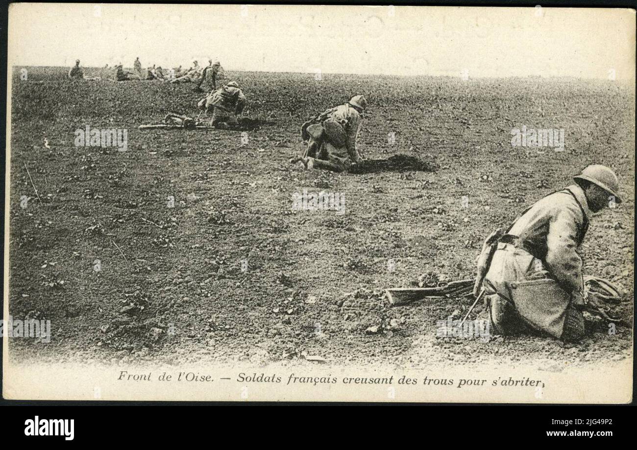 Cartolina dell'oise nella prima guerra mondiale, 1916. I soldati francesi cavando fori come trincee, per rifugiarsi nella parte anteriore dell''oise nella prima guerra mondiale. Foto Stock