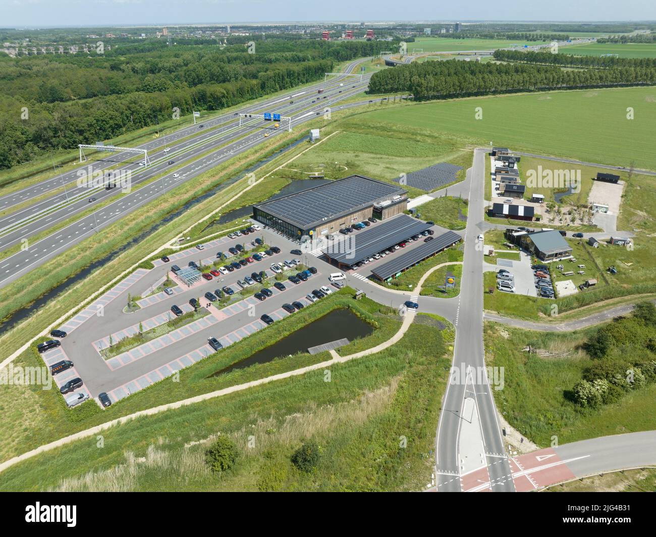 Almere Oosterwold, 11th giugno 2022, Paesi Bassi. Lidl Energy e CO2 supermercati neutri costruiti con materiali circolari e sostenibili. Zero Foto Stock