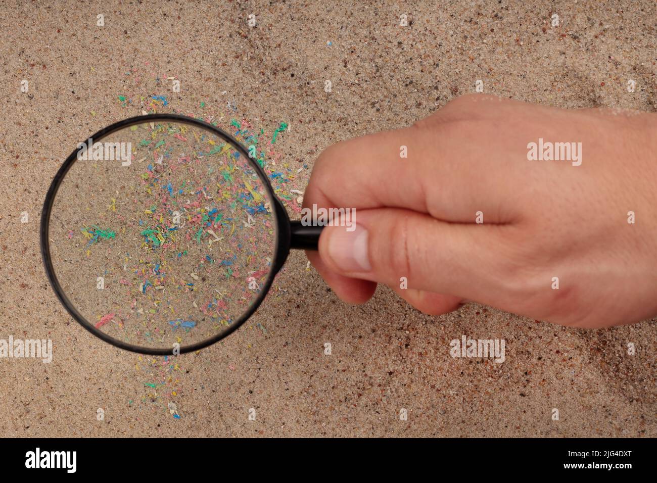 Pericolo ambientale, micro plastica sotto lubrificazione. Contaminazione invisibile. Foto Stock