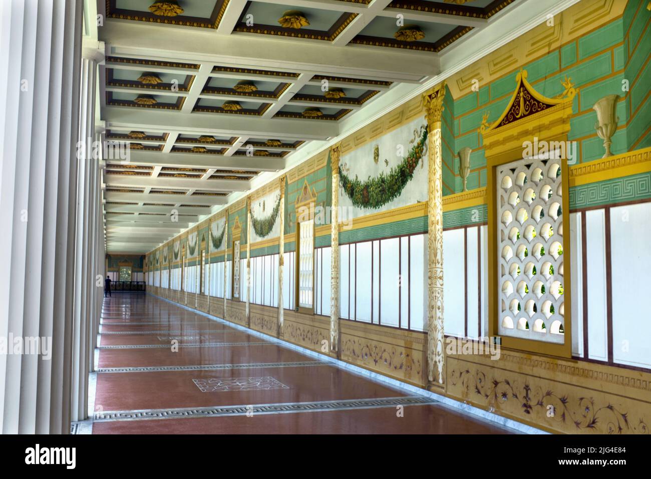 Covered Colonnade, Getty Villa Museum, Pacific Palisades, California, USA Foto Stock