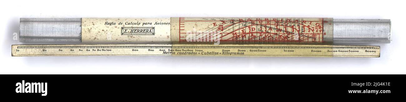 Regola di calcolo 'Emilio Herrera. Regola di calcolo del cilindro continuo e regola di proporzione e equivalenza. La lettera stampata allegata al cilindro ha curve di resa di: Velocità in km/h (50-800), potenza con resa dell'elica - a due scale 1000m - 6000m/7000m - 14000m, peso a livello del mare, coefficiente di prestazione 0 , 5 - 1. La calcolatrice ha una regola rettilinea di equivalenza in metri quadrati = cavalli = chilogrammi, con scale 10, 100, 200-1000, 2000 - 8000. Esso è costituito da una riga tubolare mobile, che serve anche da regolazione con il tubolare. Presenta curve di resa logaritmiche, al surf Foto Stock