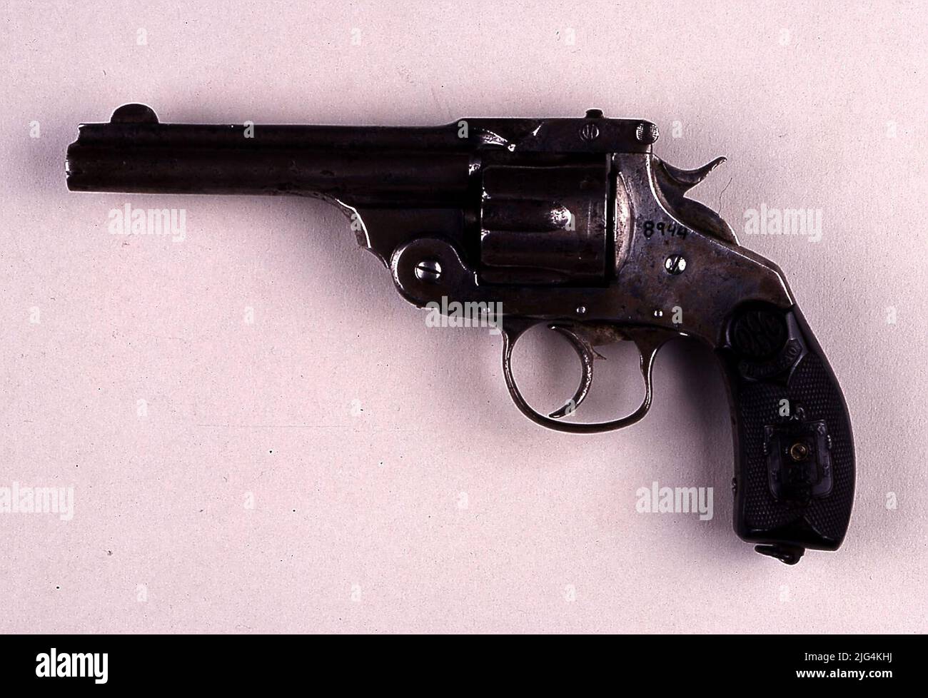 Mescolare. Mescolare. Copia STIR del modello Smith & Wesson. Modello del 1884. Ha lo scudo di Biscaglia a Las Cacas. Capacità per sei scatti. Prodotto a Bilbao iscrizioni - trascrizione: Lo scudo di Biscaglia. REGISTRAZIONE - POSIZIONE: IN ENTRAMBI I MESTIERI Foto Stock