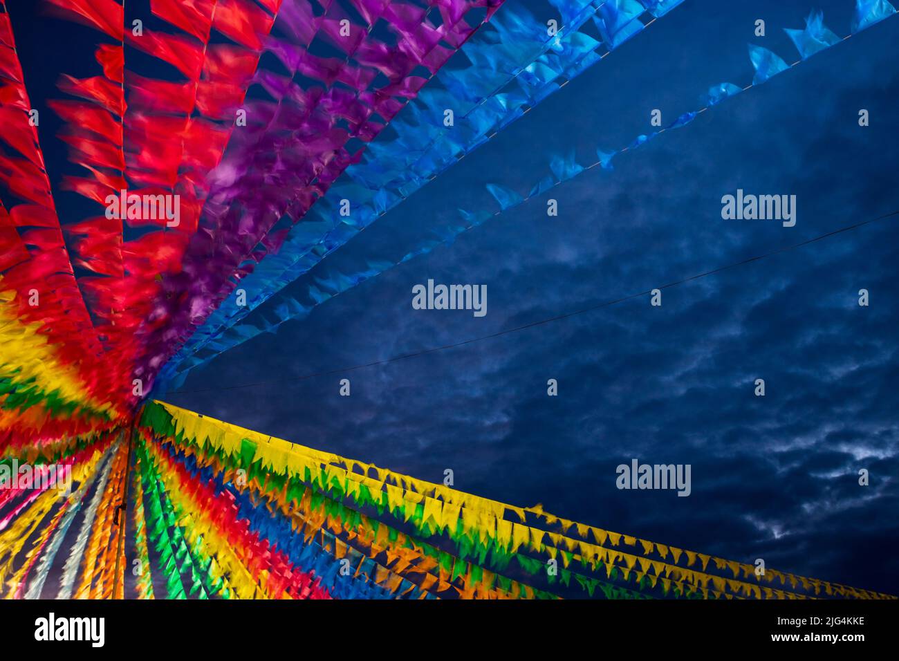 bandiere colorate decorative della festa junina in brasile Foto Stock