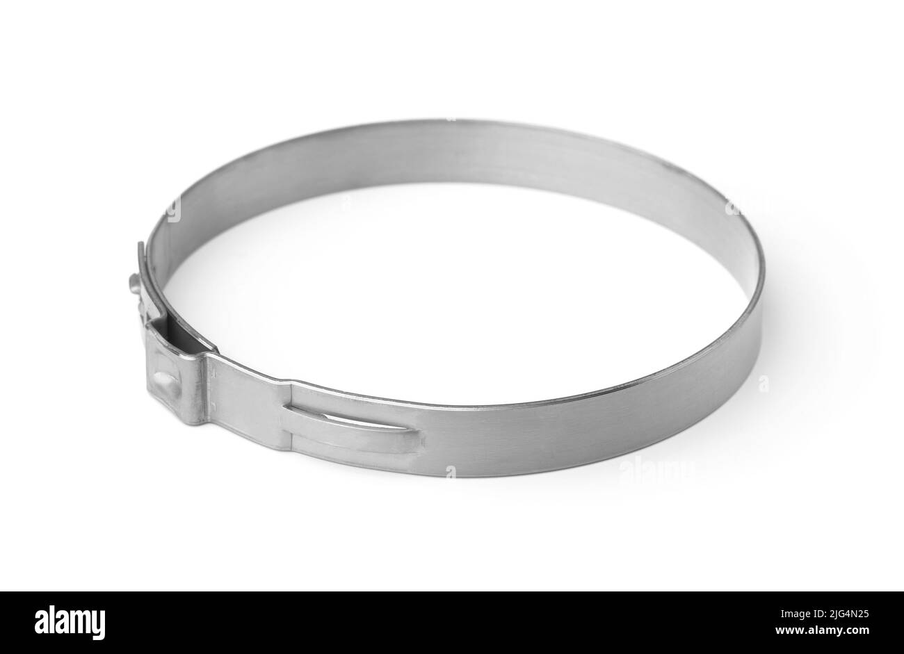 Anello di serraggio per tubi flessibili in acciaio inox isolato su bianco Foto Stock