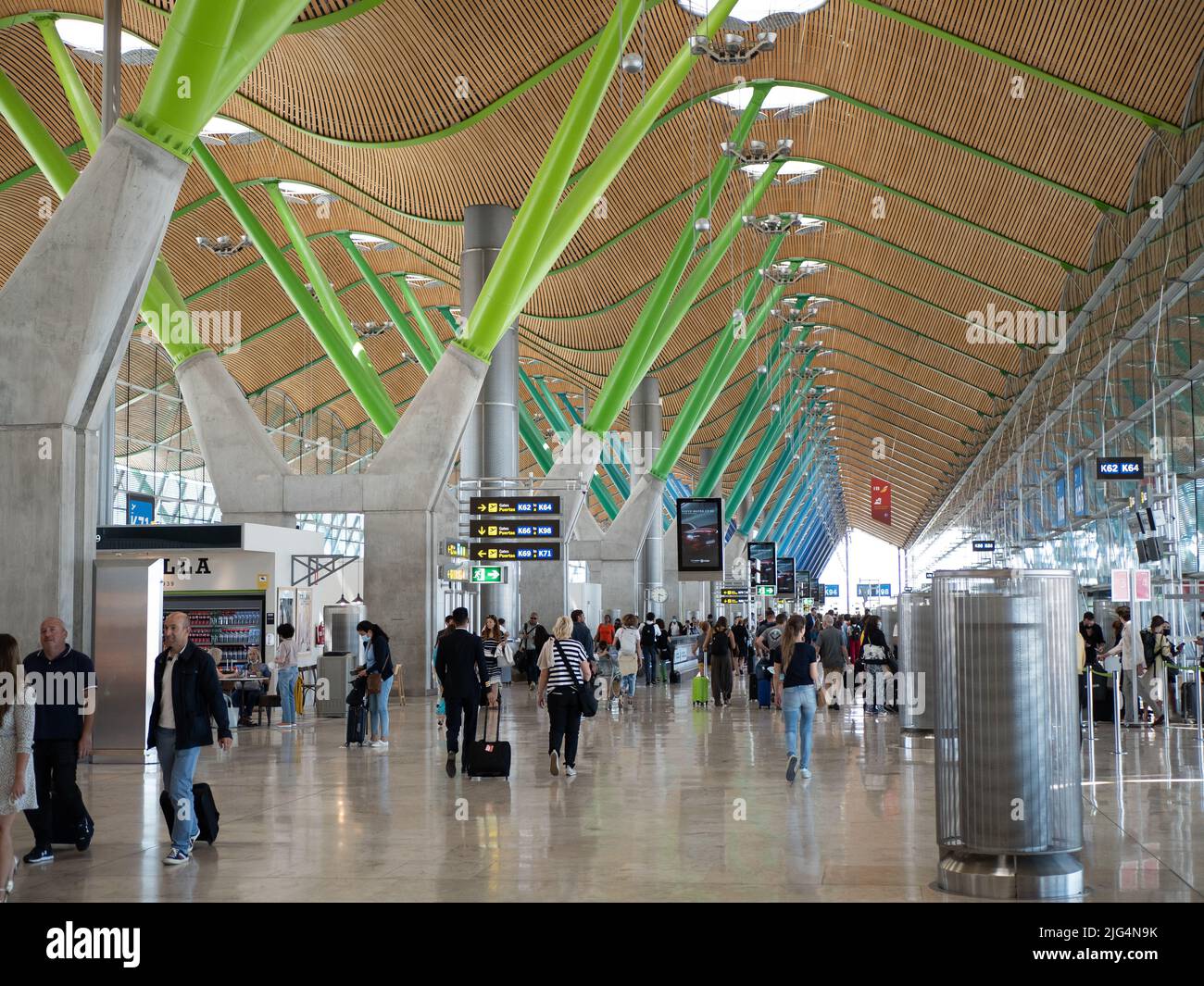 Madrid, Spagna; 24th 2022 giugno: Terminal 4 Interior Adolfo Suarez Madrid Barajas aeroporto Foto Stock