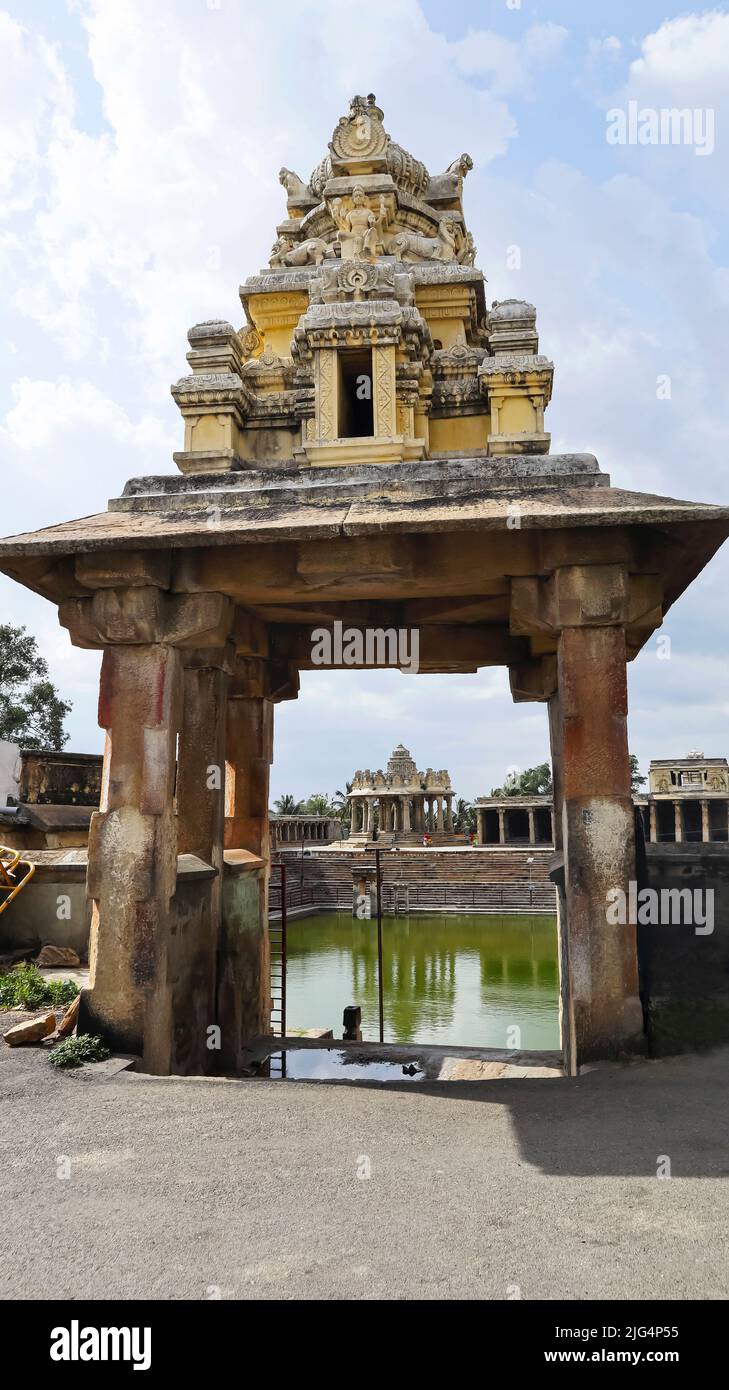 Ingresso della cupola di Melikote pushkarni, Melikote, Mandya, Karnataka, India. Foto Stock