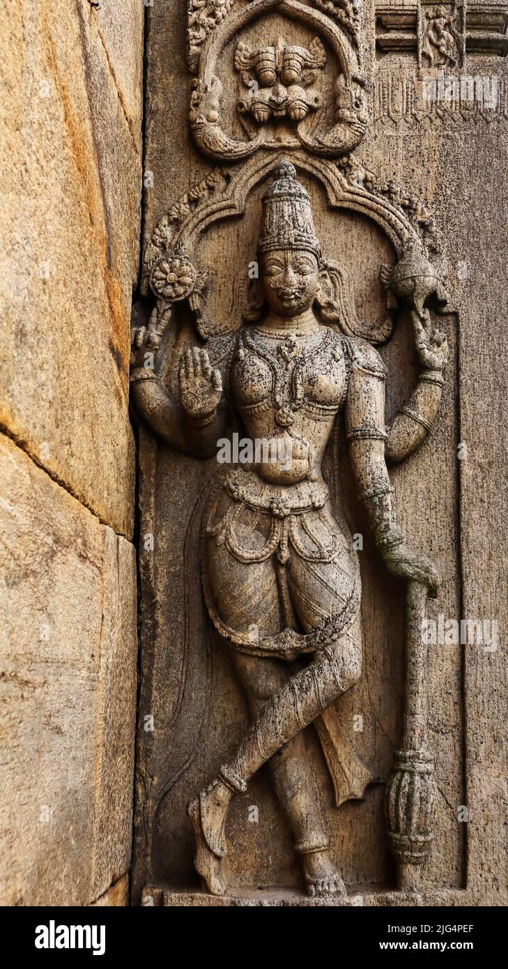 Scultura di portiere sul Rayagopura, Melukote, Karnataka, India. Foto Stock