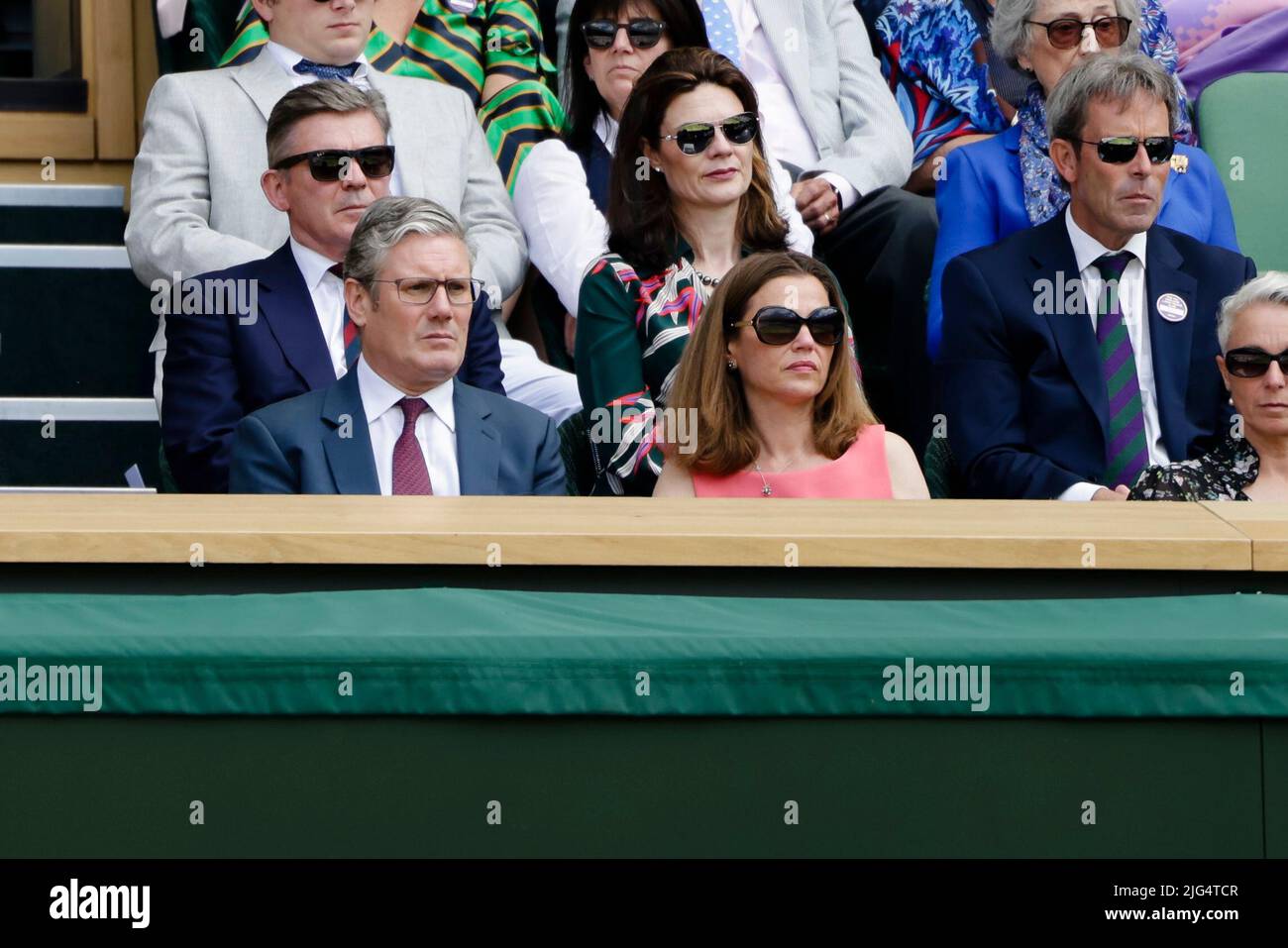 Londra, UK, 7th luglio 2022: Sir Keir Starmer (l) e la moglie Victoria, nella Royal Box di Wimbledon durante la semifinale femminile presso l'All England Lawn Tennis and Croquet Club di Londra. Credit: Frank Molter/Alamy Live news Foto Stock