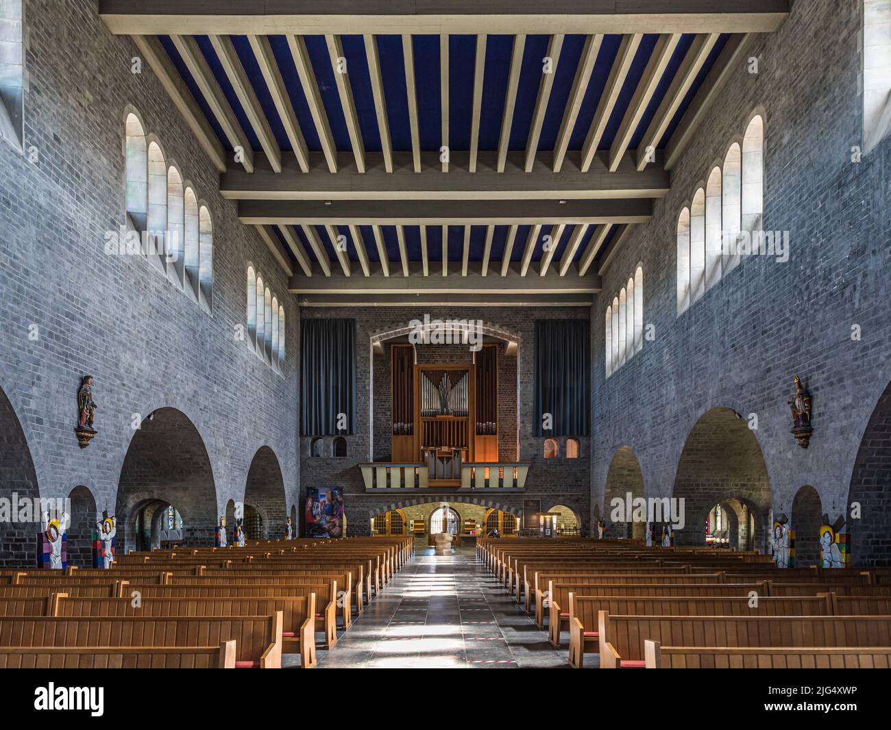 Sankt Vith, Belgio orientale, Belgio - 08 08 2020 Interior design della chiesa cattolica Foto Stock