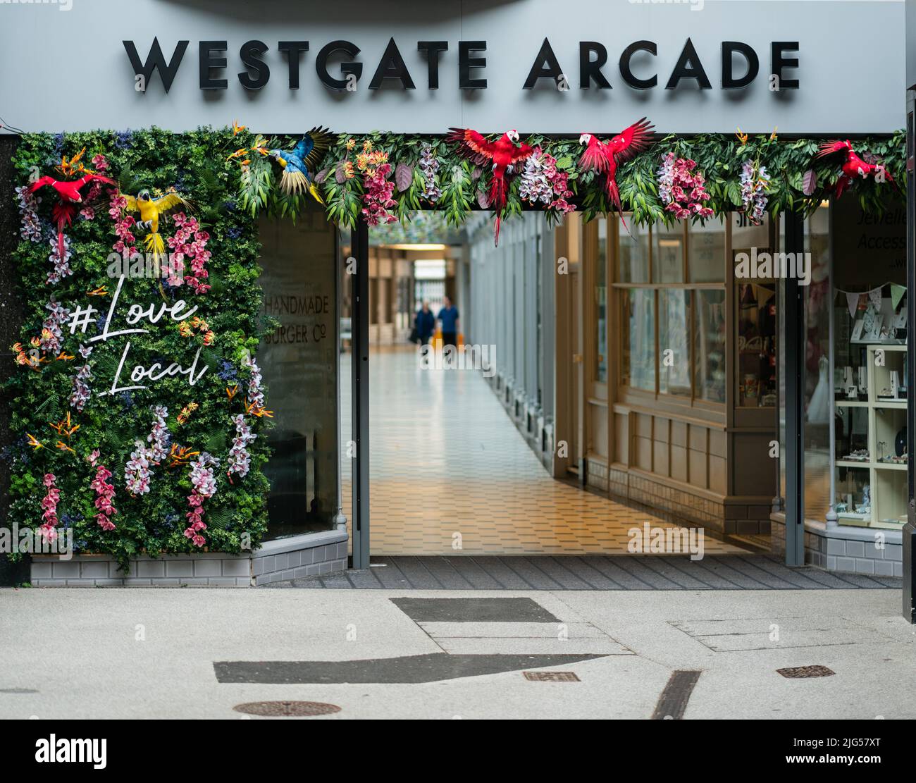 Ingresso al centro commerciale Westgate Arcade Foto Stock