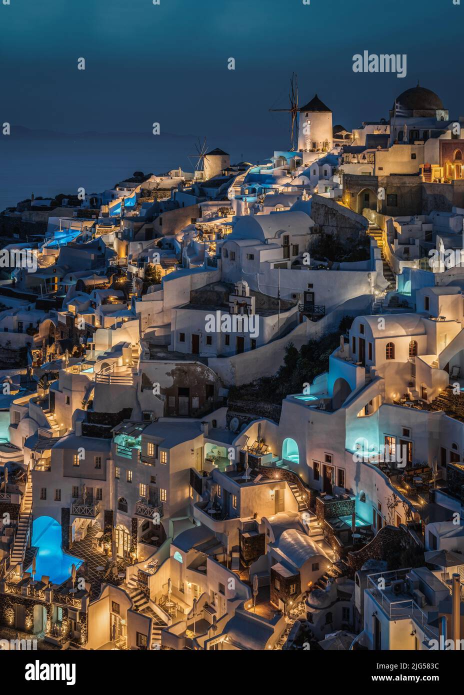 Tour panoramico di un'ora blu a Oia, il villaggio più tipico di Santorini e famosa destinazione per la luna di miele, la Grecia Foto Stock