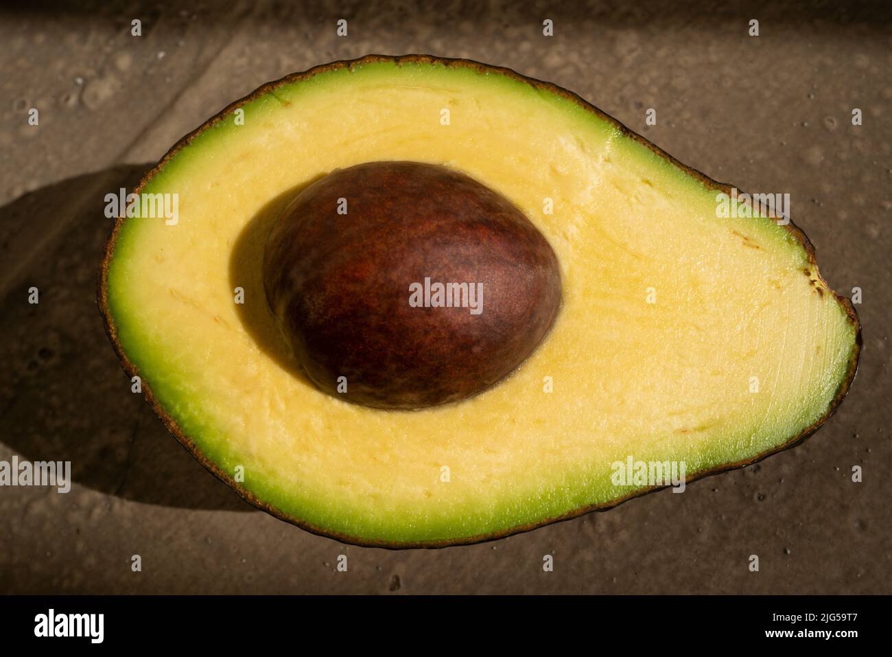 Avocado primo piano. Fotografia professionale di avocado alimentare. Foto Stock