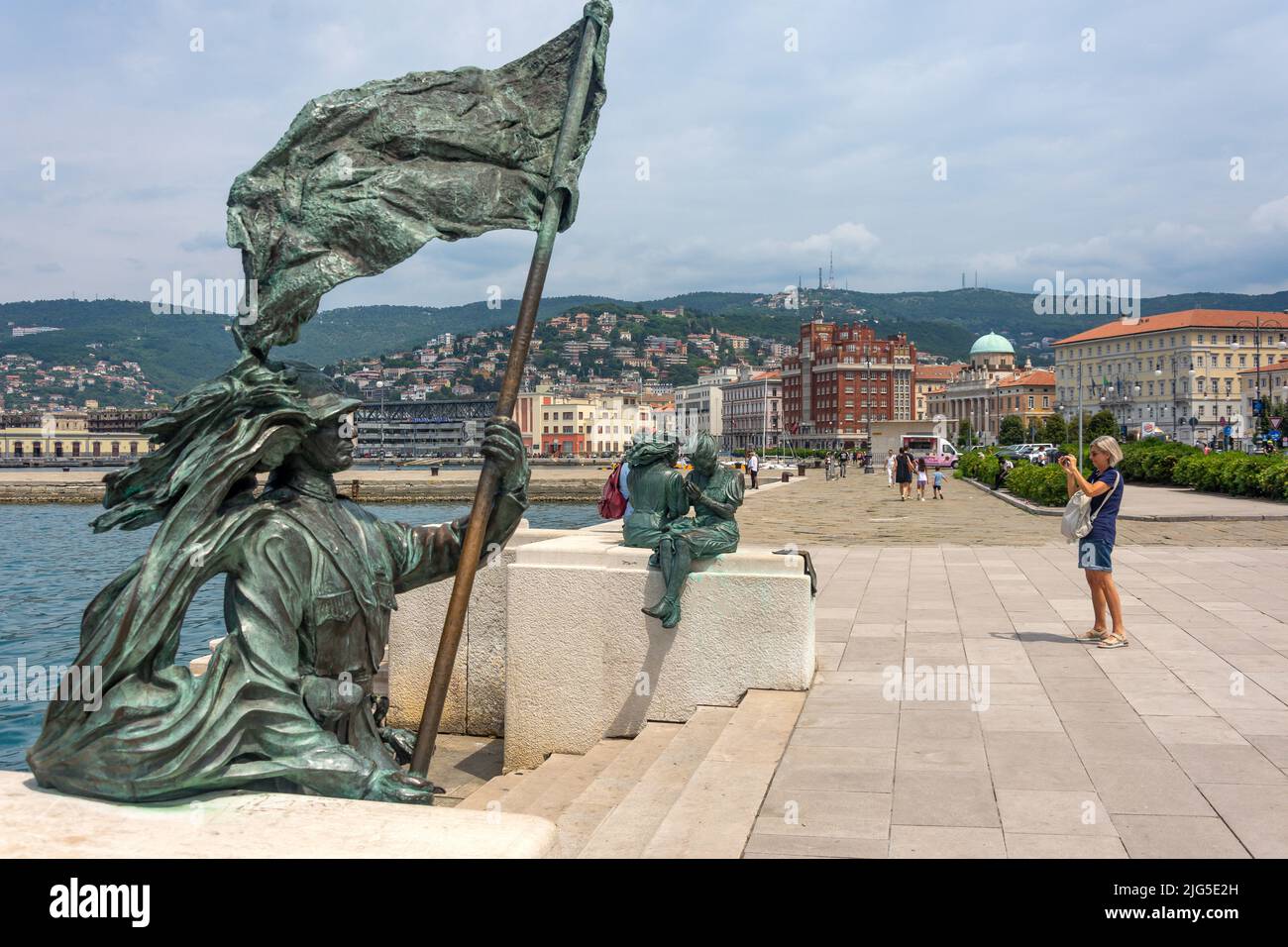 La Ragazze di Trieste sculture sul lungomare, Trieste, Regione Friuli Venezia Giulia, Italia Foto Stock