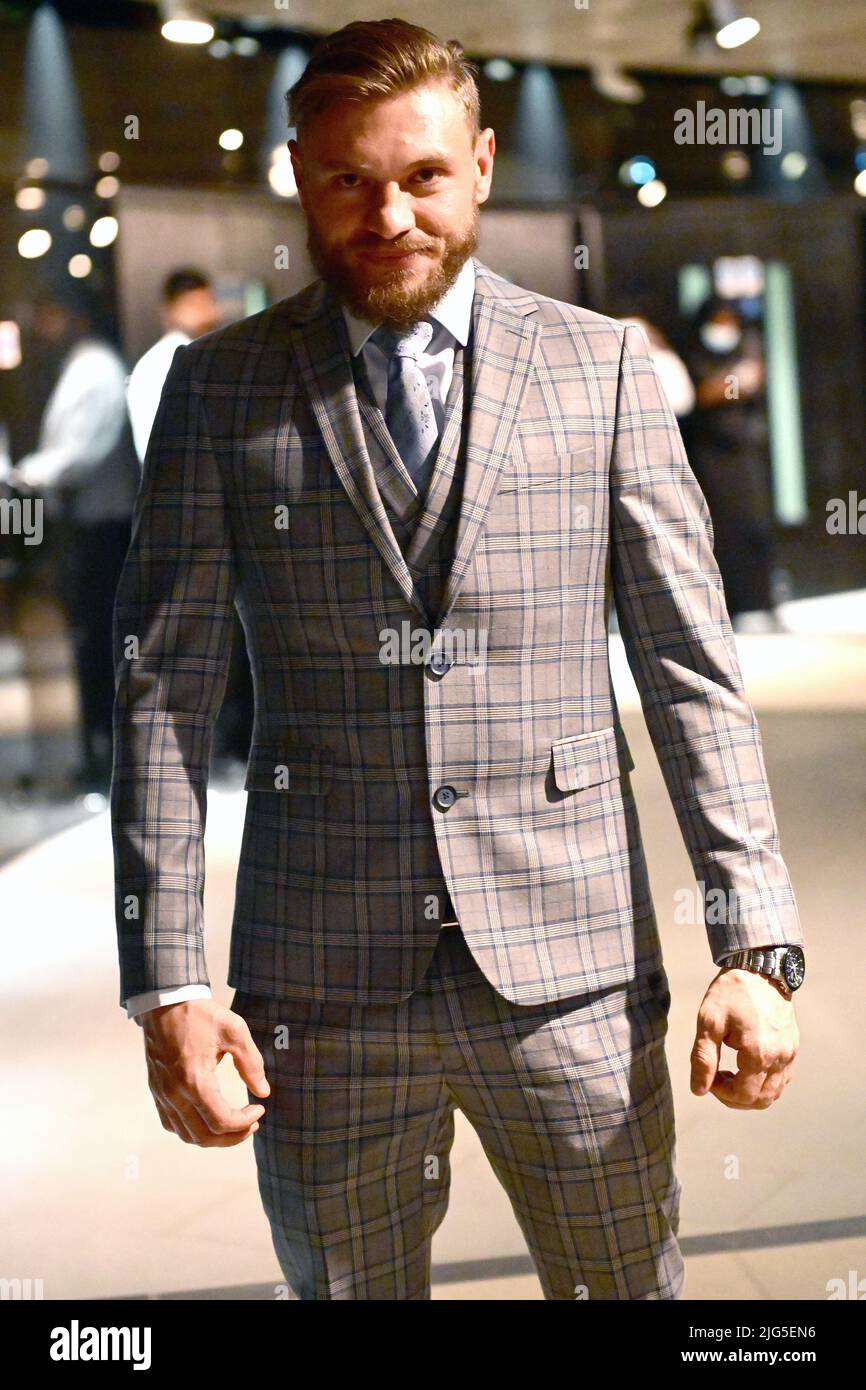 Conor McGregor Lookalike, Victor Panea, in coda per incontrare il campione della UFC Khabib Nurmagomedov all'evento 'An Evening Withwith' ad Harrogate, Yorkshire il 3 ottobre 2021 con: Victor Panea dove: Harrogate, Regno Unito quando: 03 ottobre 2021 Credit: Graham Finney/WENN Foto Stock