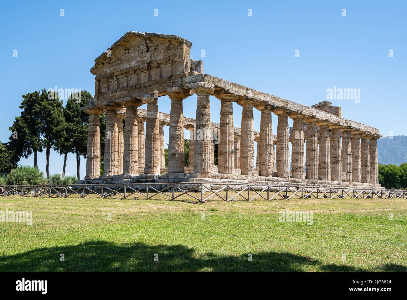 Tempio di Atena al sito archeologico di Paestum, Campania, Italia Foto Stock