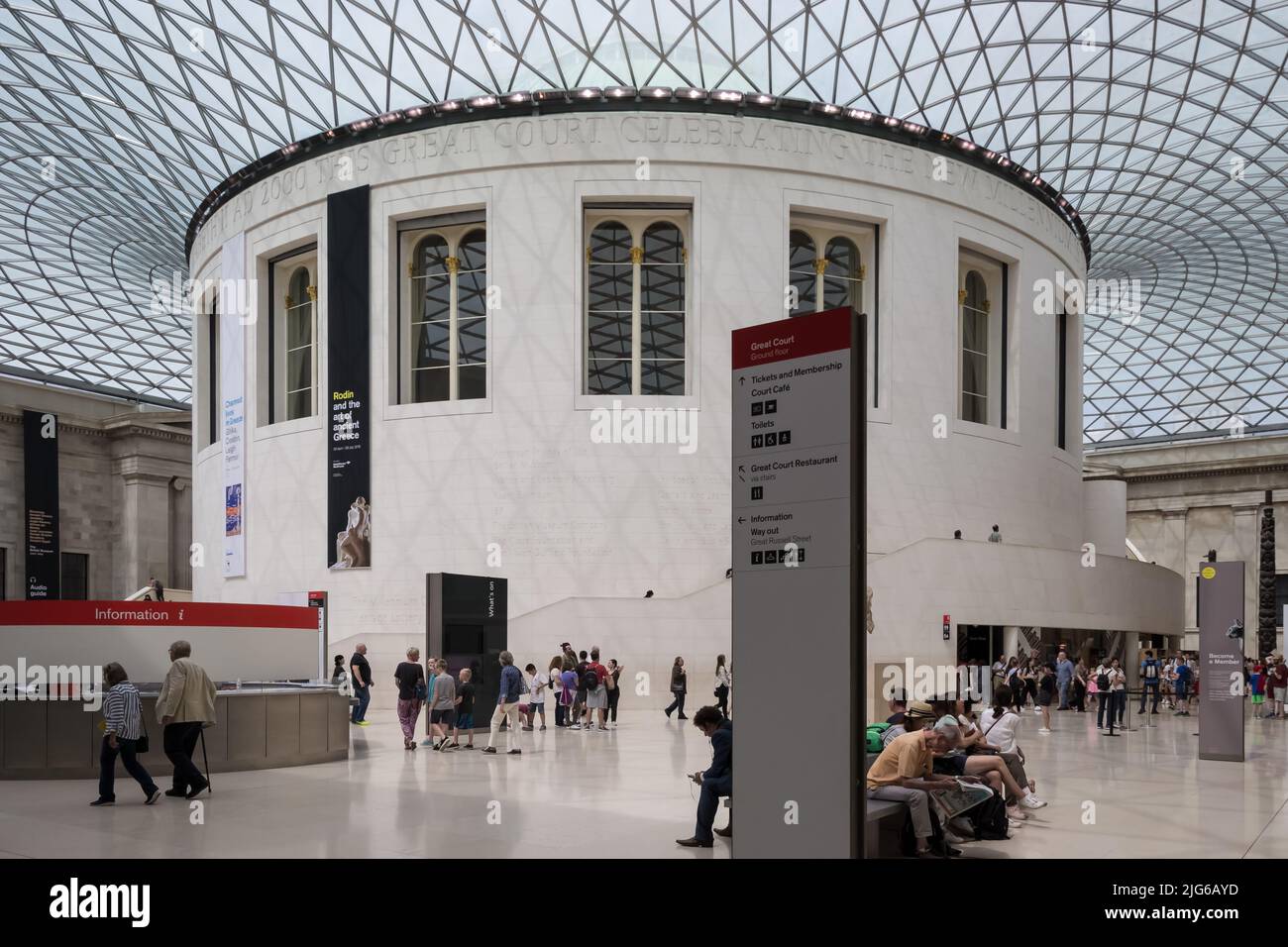 Dettaglio architettonico del British Museum, un museo pubblico dedicato alla storia umana, arte e cultura situato nella zona di Bloomsbury di Londra Foto Stock