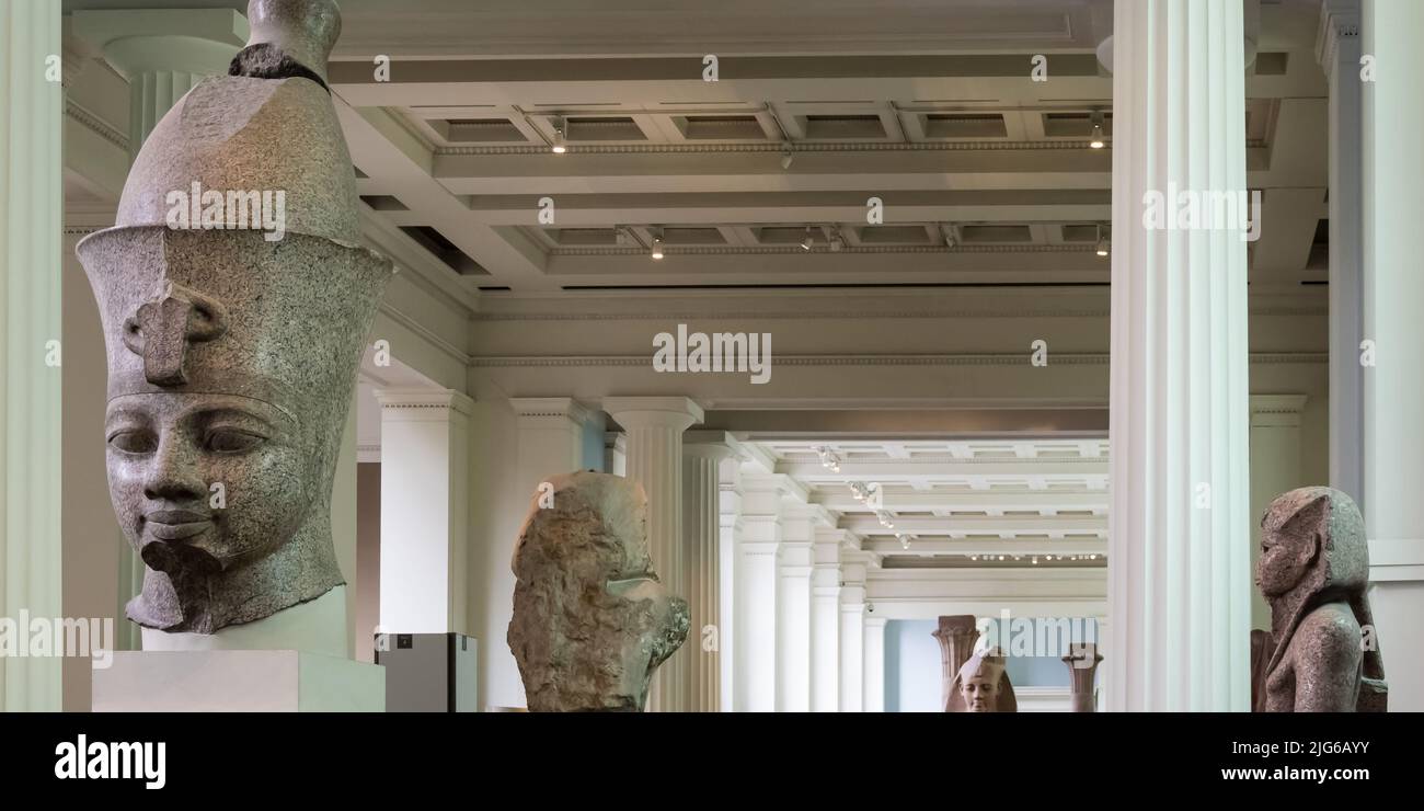 Dettagli architettonici di manufatti egiziani esposti al British Museum di Londra, Inghilterra Foto Stock