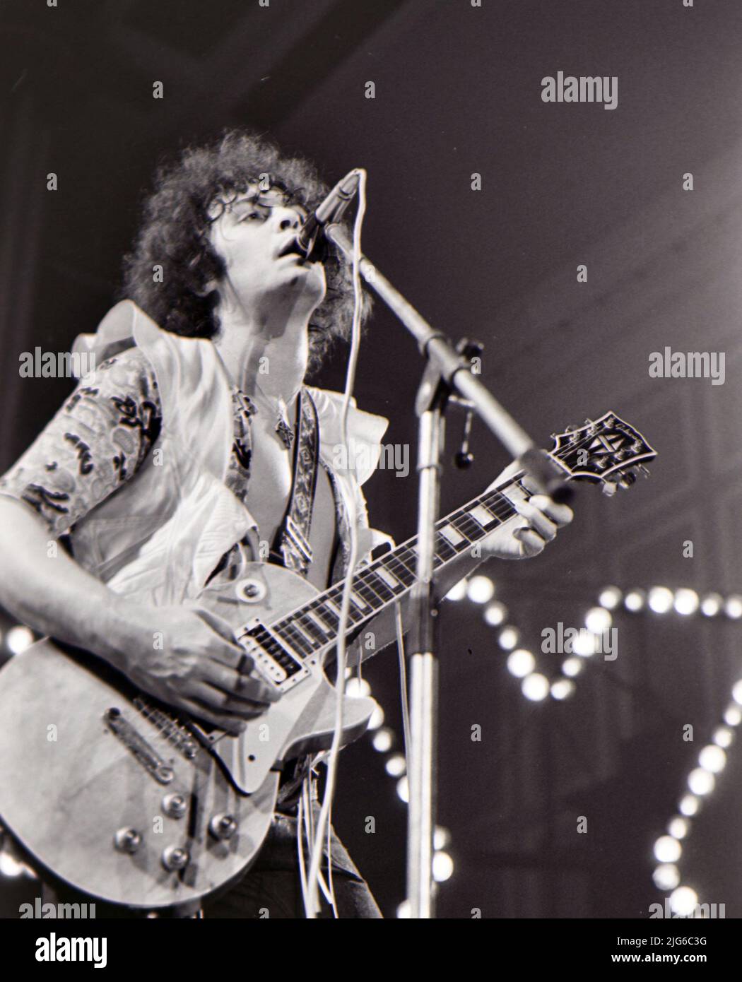T-REX gruppo rock britannico con Marc Bolan in un concerto non identificato nel gennaio 1974. Foto Stock