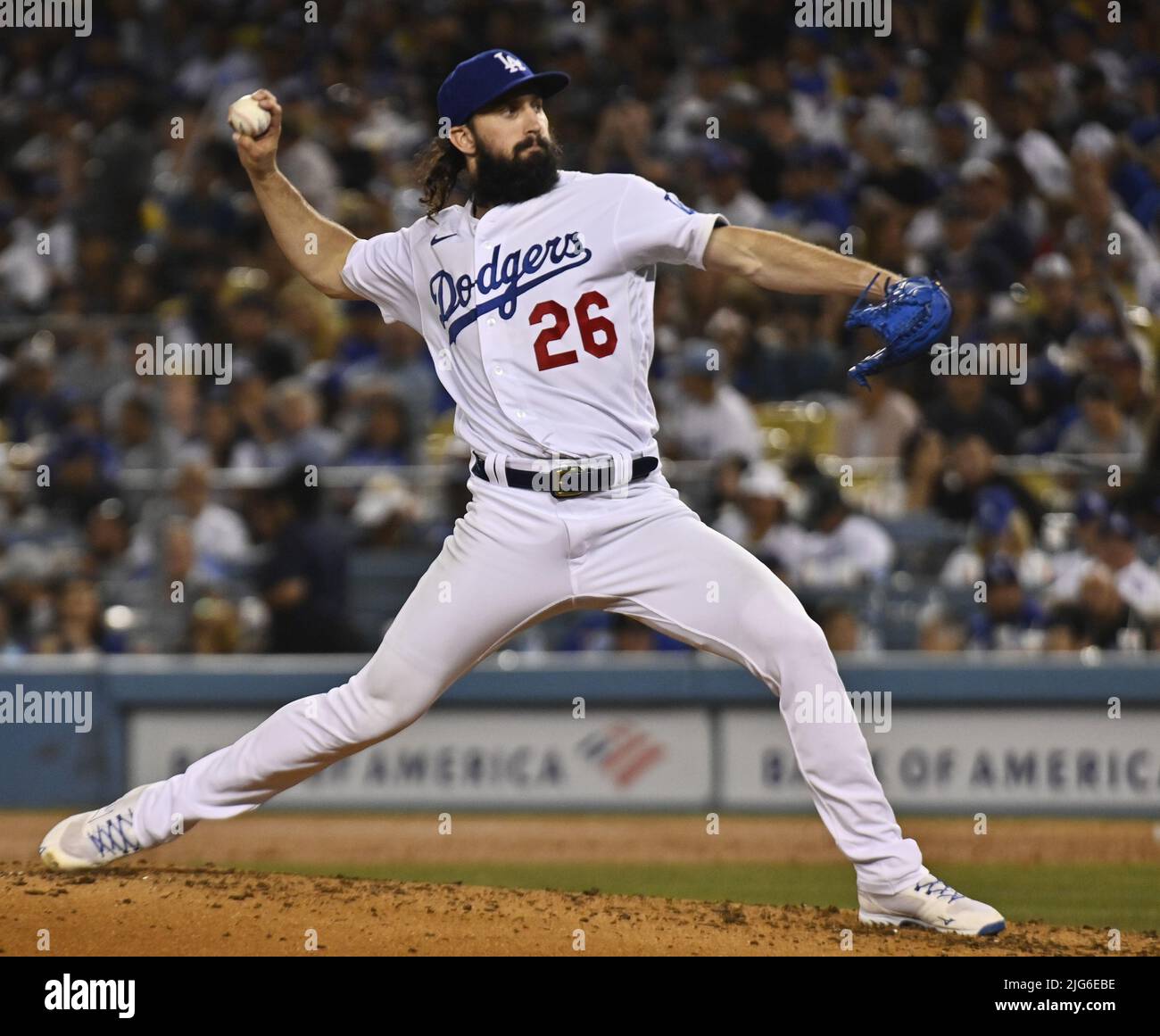 Los Angeles, Stati Uniti. 08th luglio 2022. Il lanciatore Tony Gonsolin di Los Angeles Dodgers si chiude per consegnare durante il sesto inning al Dodger Stadium di Los Angeles giovedì 7 luglio 2022. Gonsolin è ancora il leader di MLB in era, mantenendo il suo segno ad un importante campionato-migliore 1,62 dopo un sette-inning, due-run start stasera.The Dodgers battere i Cubs 5-3. Foto di Jim Ruymen/UPI Credit: UPI/Alamy Live News Foto Stock