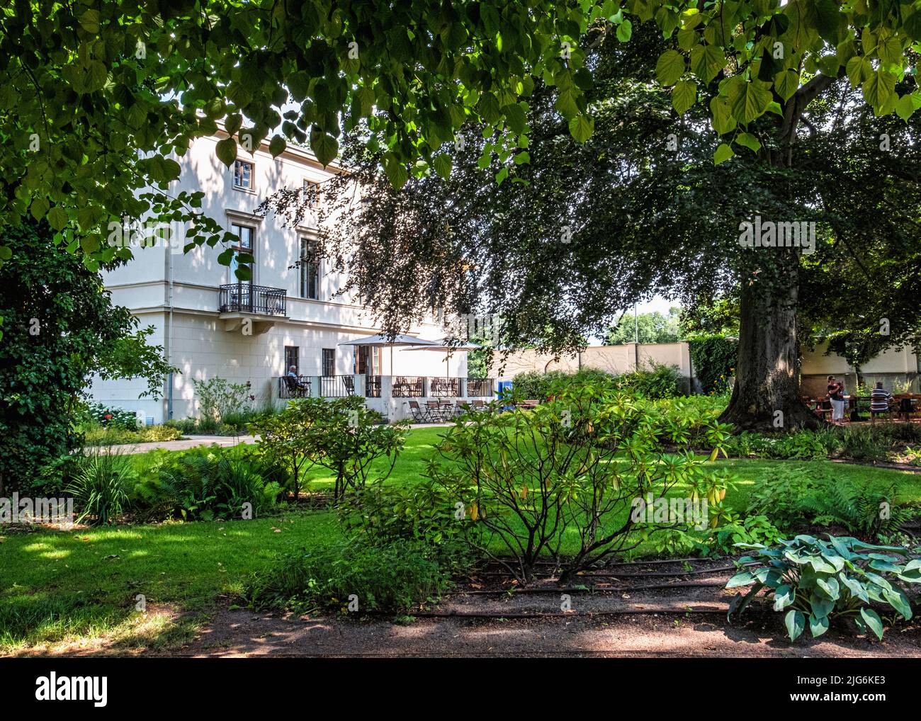 Villa Schöningen, villa del 19th secolo oggi museo e spazio espositivo accanto allo storico ponte Glienicke e all'ex confine est-ovest. Berliner Stra Foto Stock