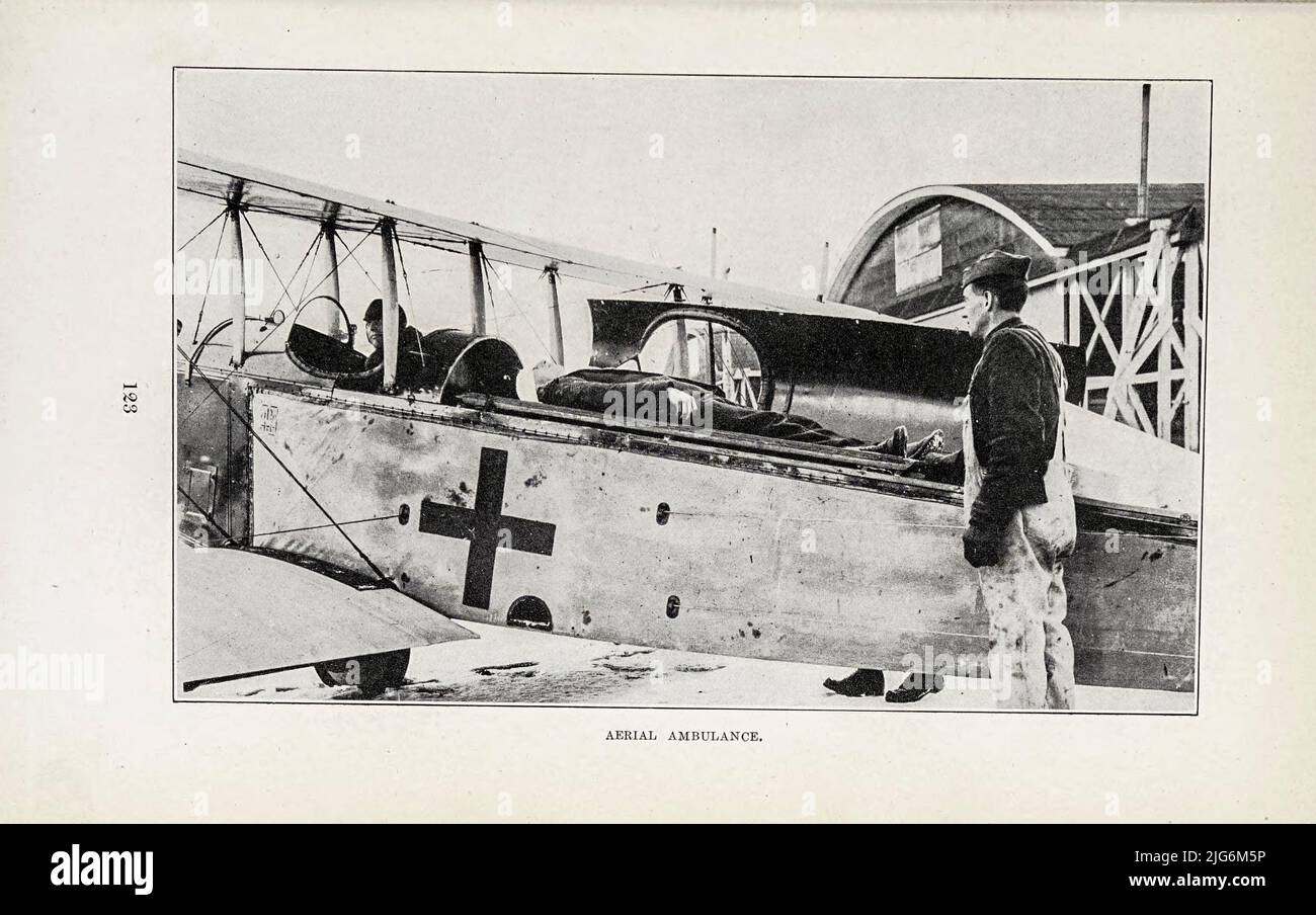 Ambulanza aerea dal libro ' Aviation in Canada, 1917-1918 ' di Alan Sullivan, Data di pubblicazione 1919 Editore Toronto, CAN., stampato da Rous & Mann Limited Foto Stock