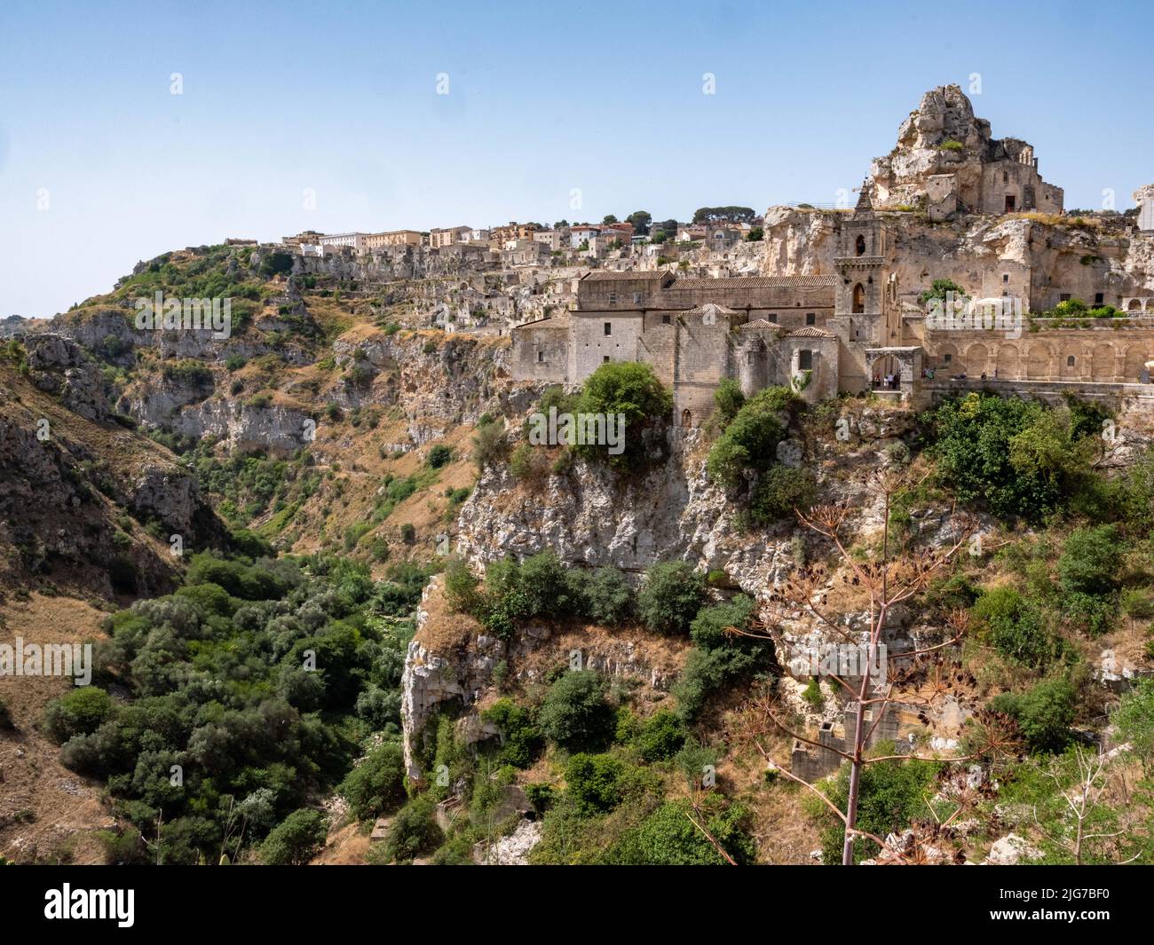 Vista panoramica dei Sassi di Matera, le antiche abitazioni rupestri e la città vecchia di Matera, Italia che risale al Paleolitico Foto Stock