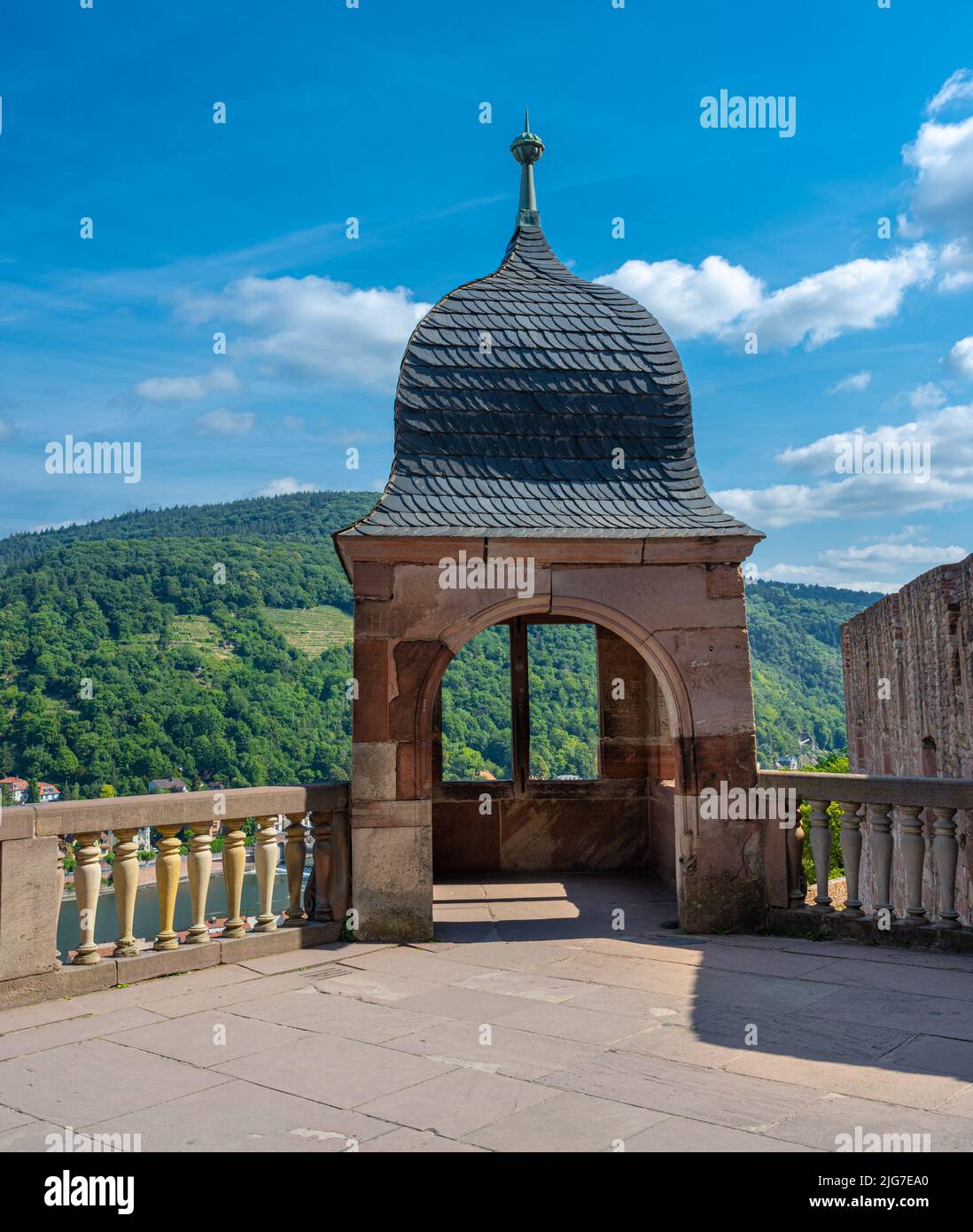 Terrazza del castello di Heidelberg con piccola torre di guardia. Baden Wuerttemberg, Germania, Europa Foto Stock