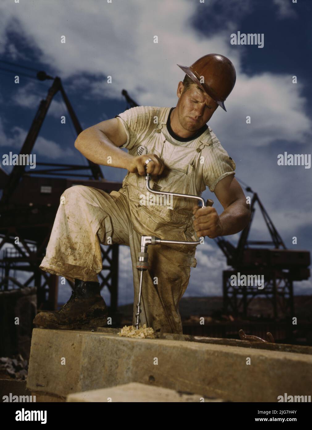 Carpentiere al lavoro a Douglas Dam, Tennessee (TVA). Foto Stock