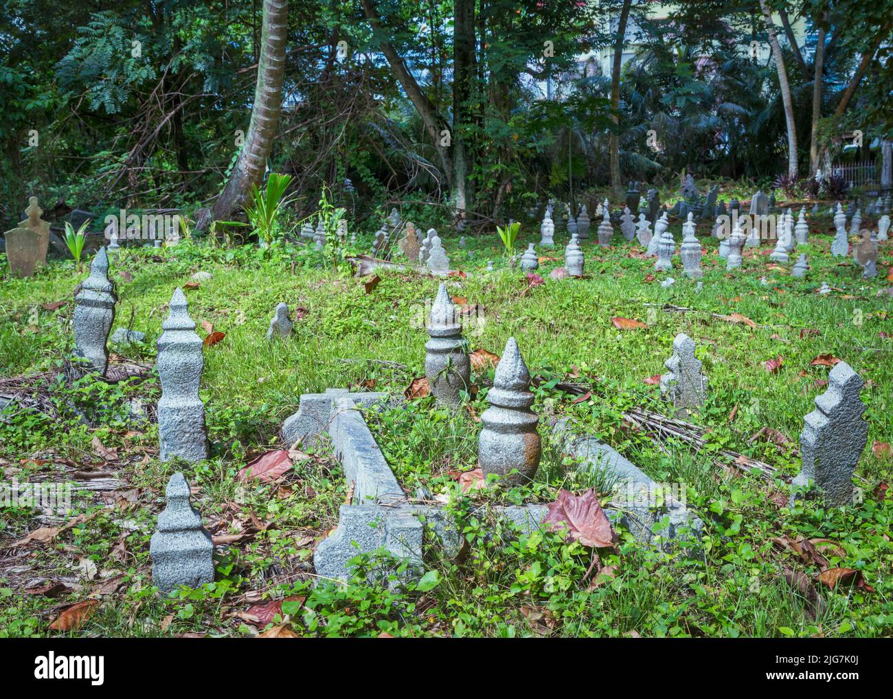 Cimitero musulmano di Jalan Kubor, Repubblica di Singapore. Jalan Kubor è il più antico cimitero musulmano di Singapore, noto per risalire prima del 1829 Foto Stock