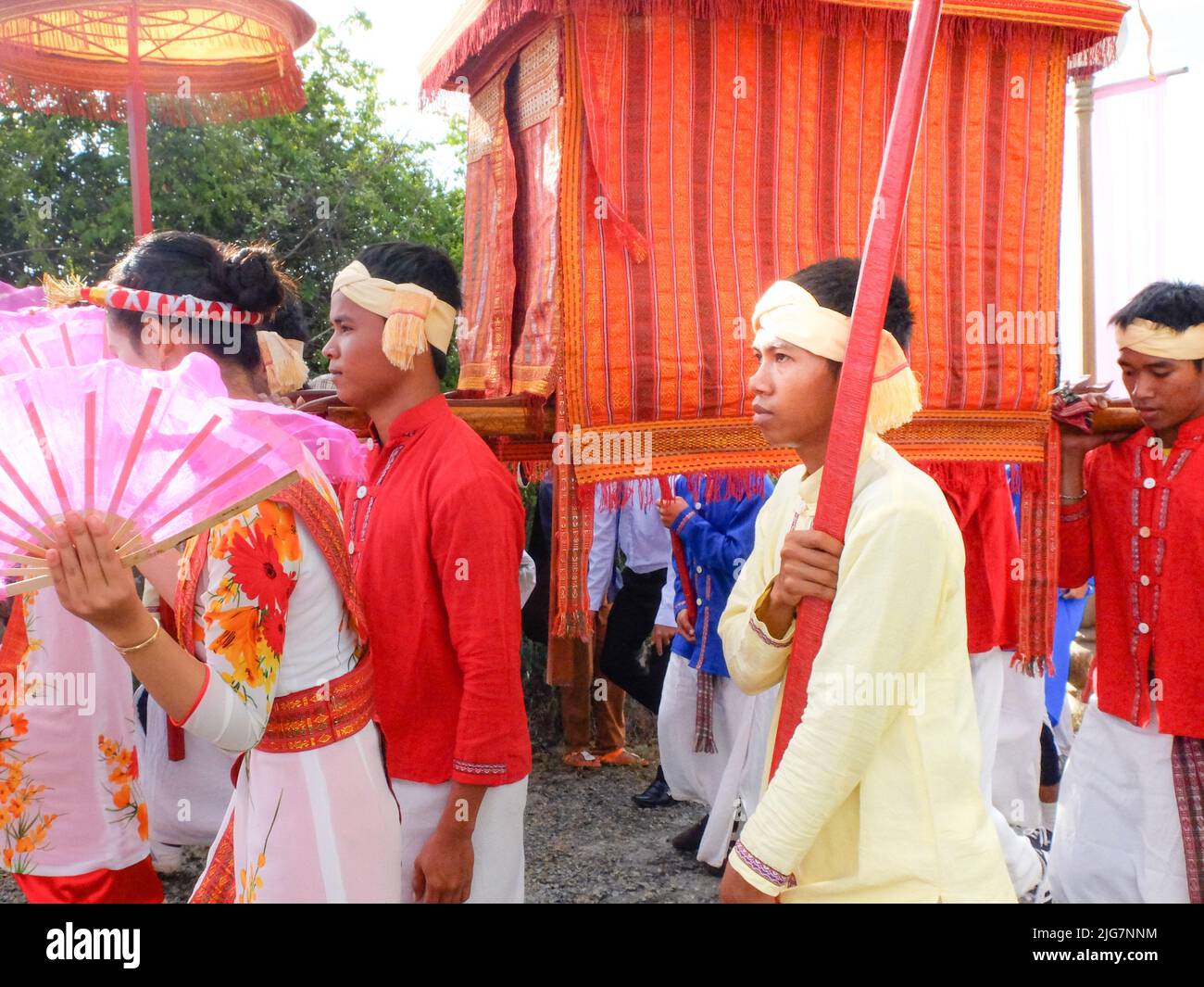 Città di Phan Rang, Vietnam - 12 ottobre 2015: Kate Festival, una cultura tradizionale del popolo Cham nella torre antica di Poklong Girai, Phan Rang, Vietnam Foto Stock