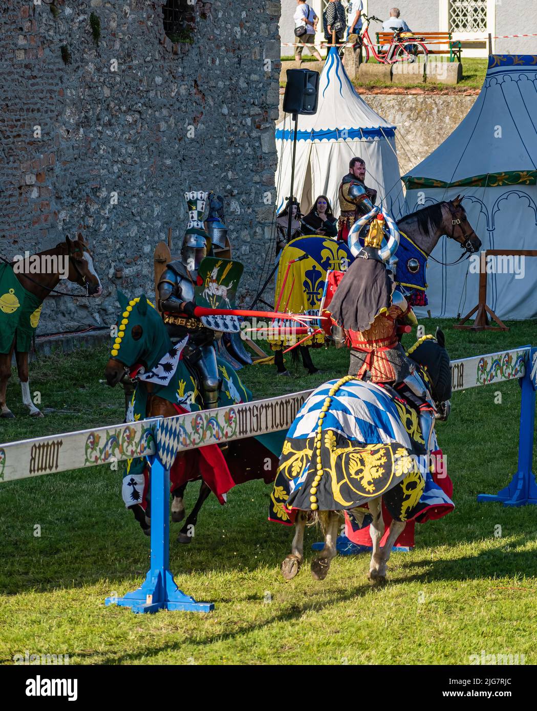 WYWAR CASTLE FEST, dimostrazioni di combattimenti a cavallo due incisori si scontrarono in un duello su una lancia Foto Stock