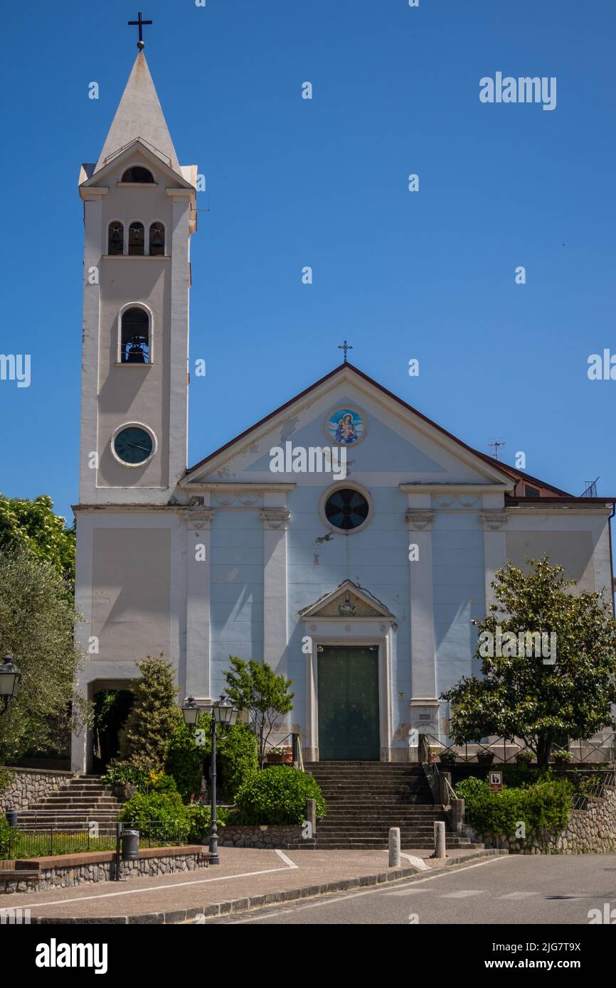 Chiesa e piazza della regione di Amalfi, Italia Foto Stock