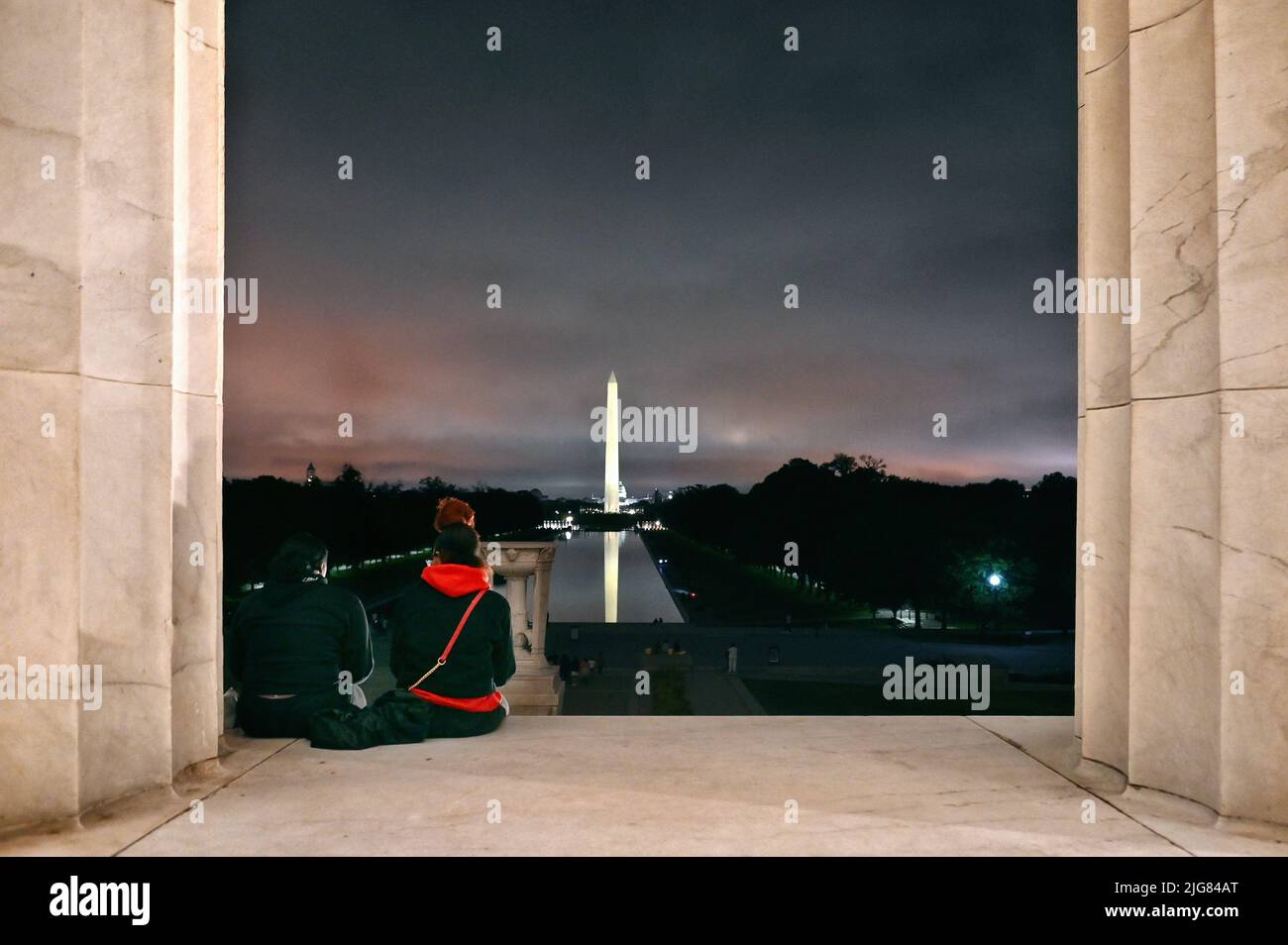 Lincoln Memorial, Reflecting Pool, Washington Monument e United States Capitol sul National Mall di notte; Washington D.C. Foto Stock