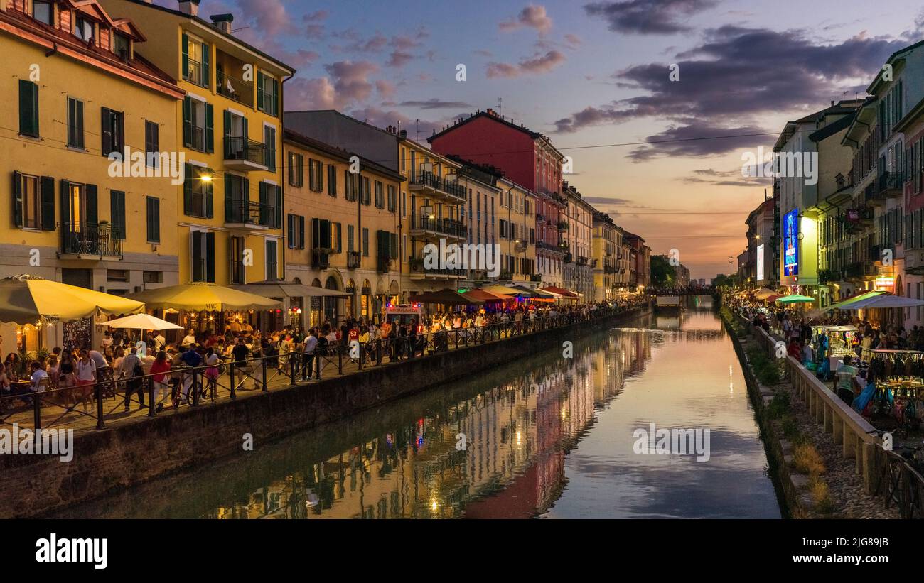 Italia, Milano, vita notturna, Navigli, luce notturna Foto Stock