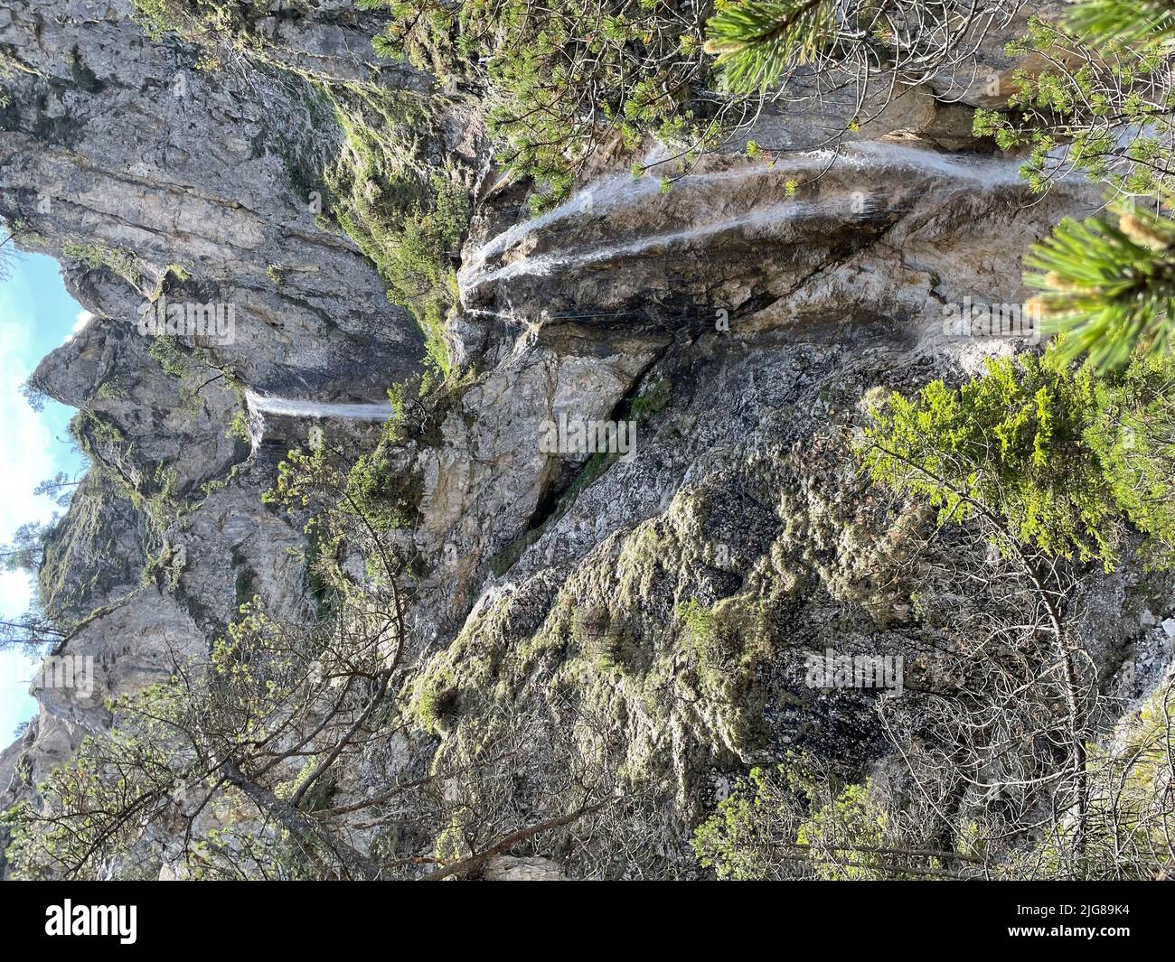 Cascata nei pressi di Scharnitz, natura, montagne, acqua, attività, Regione Seefeld, Leutasch, Mösern, Reith, Scharnitz, Tirols Hochplateau, Scharnitz, Tirol, Austria Foto Stock