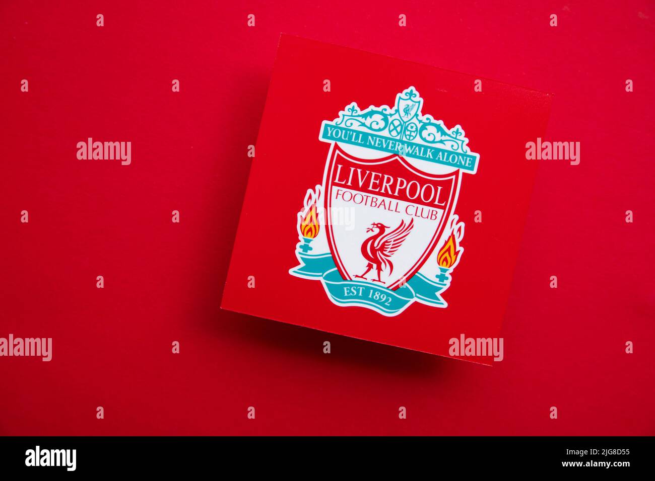 LONDRA, Regno Unito - Luglio 2022: Emblema della squadra di calcio di Liverpool. Liverpool è una squadra della Premier League Foto Stock