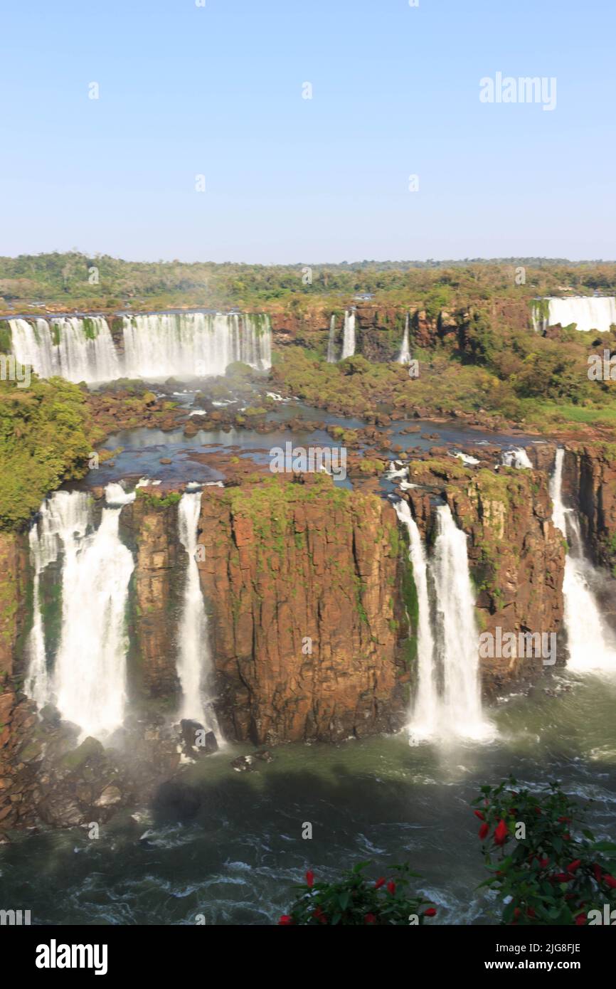Un colpo di un drone delle Cascate di Iguazu, Argentina Foto stock - Alamy