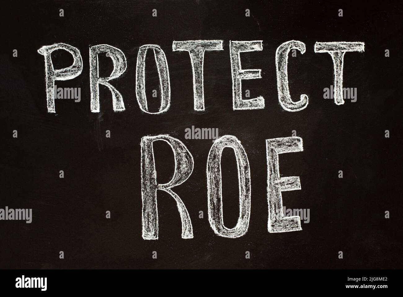 Le donne femministe lottano per i loro diritti. Il tribunale degli Stati Uniti capovolge la legge sull'aborto. Un'ondata di proteste negli Stati Uniti Foto Stock