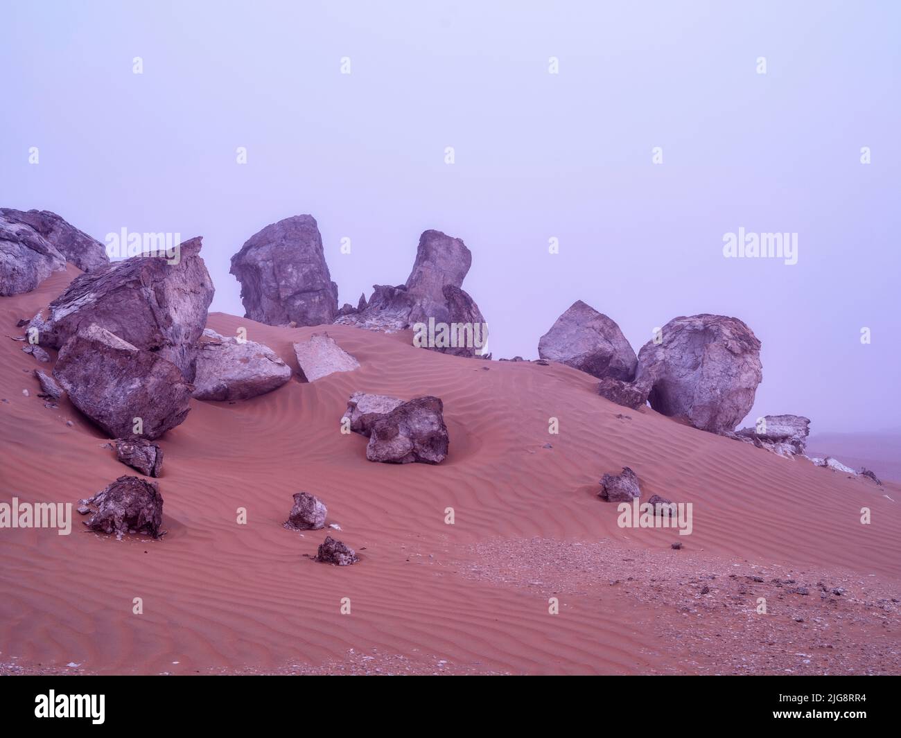 Sulla strada in al Huqf, un deserto di pietra tra il Mare Arabico e il Rub al-Khali, Oman Foto Stock