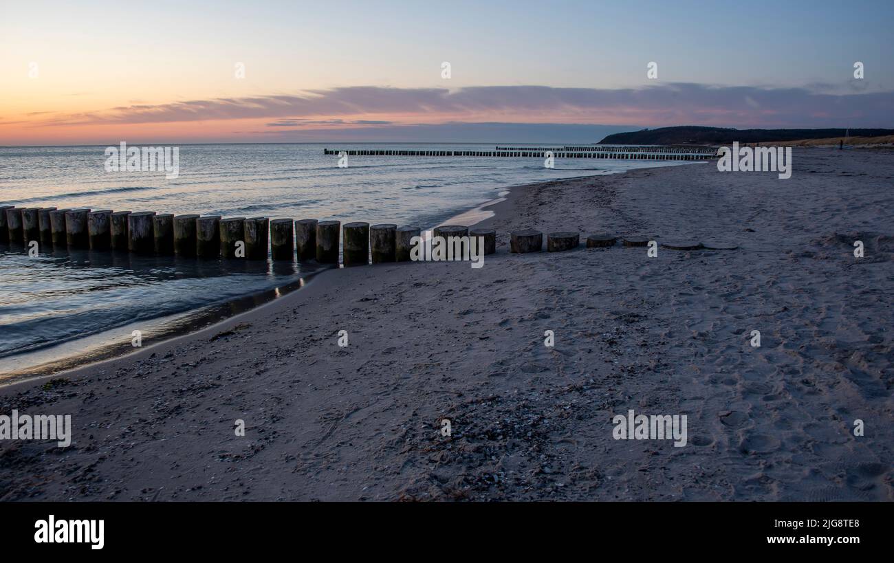 Tramonto sul Mar Baltico, breakwater, Vitte, Hiddensee Island, Meclemburgo-Pomerania occidentale, Germania Foto Stock