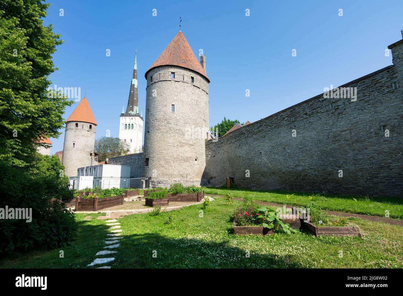Tallinn, Estonia. Luglio 2022. Il giardino comunale della città vecchia, situato nel centro della città, è stato ispirato dal medievale non-Hildegard e la sua visione del gro Foto Stock
