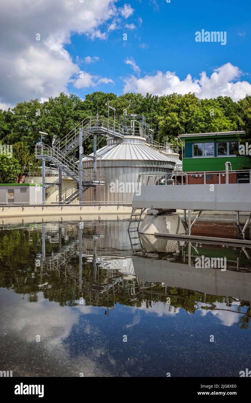 Impianto di depurazione Voerde, trattamento delle acque reflue nel Klaeranlage modernizzato, Voerde, basso Reno, Nord Reno-Vestfalia, Germania Foto Stock
