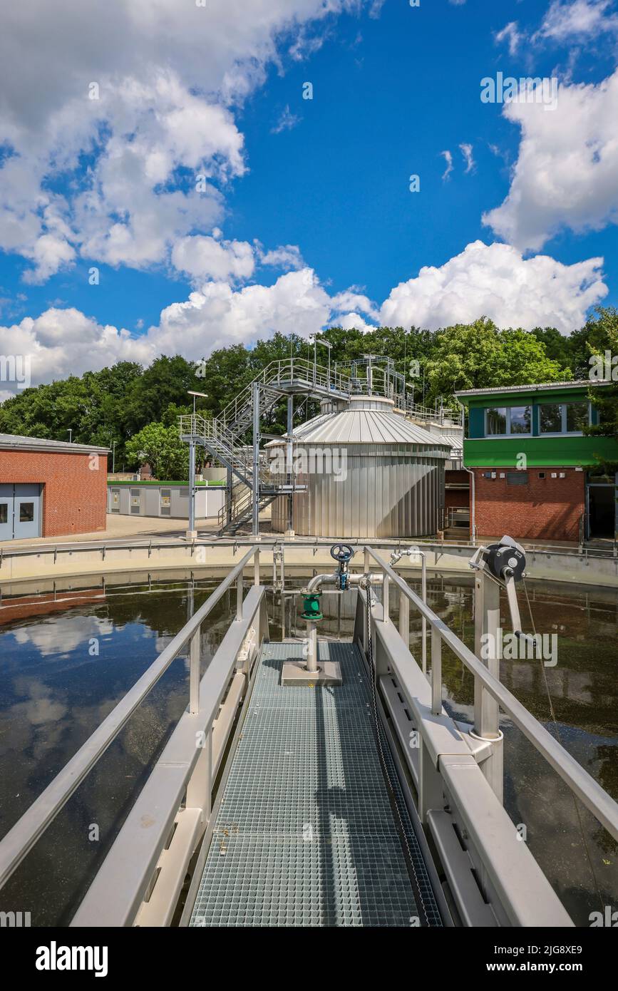 Impianto di depurazione Voerde, trattamento delle acque reflue nel Klaeranlage modernizzato, Voerde, basso Reno, Nord Reno-Vestfalia, Germania Foto Stock