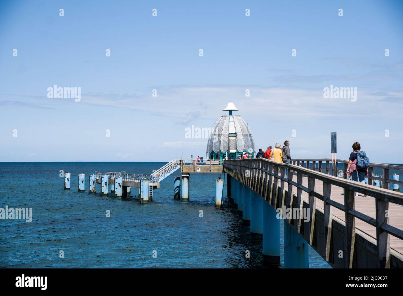 Campana subacquea sul molo, Sellin, Rügen, Mar Baltico, Meclemburgo-Pomerania occidentale, Germania Foto Stock