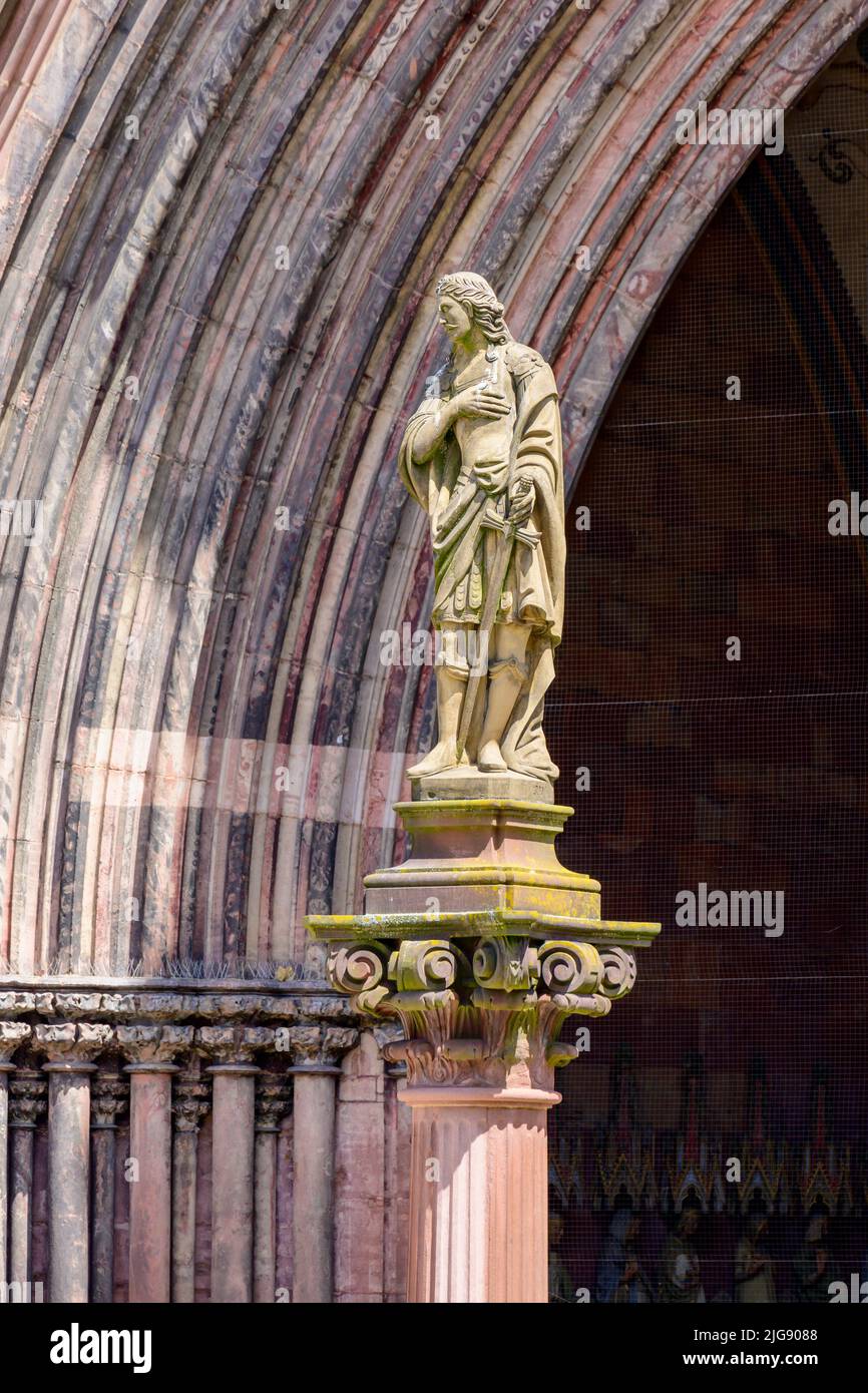 Germania, Baden-Württemberg, Foresta Nera, Friburgo, Münsterplatz, Patrono colonna santa con il martire Alessandro. Foto Stock