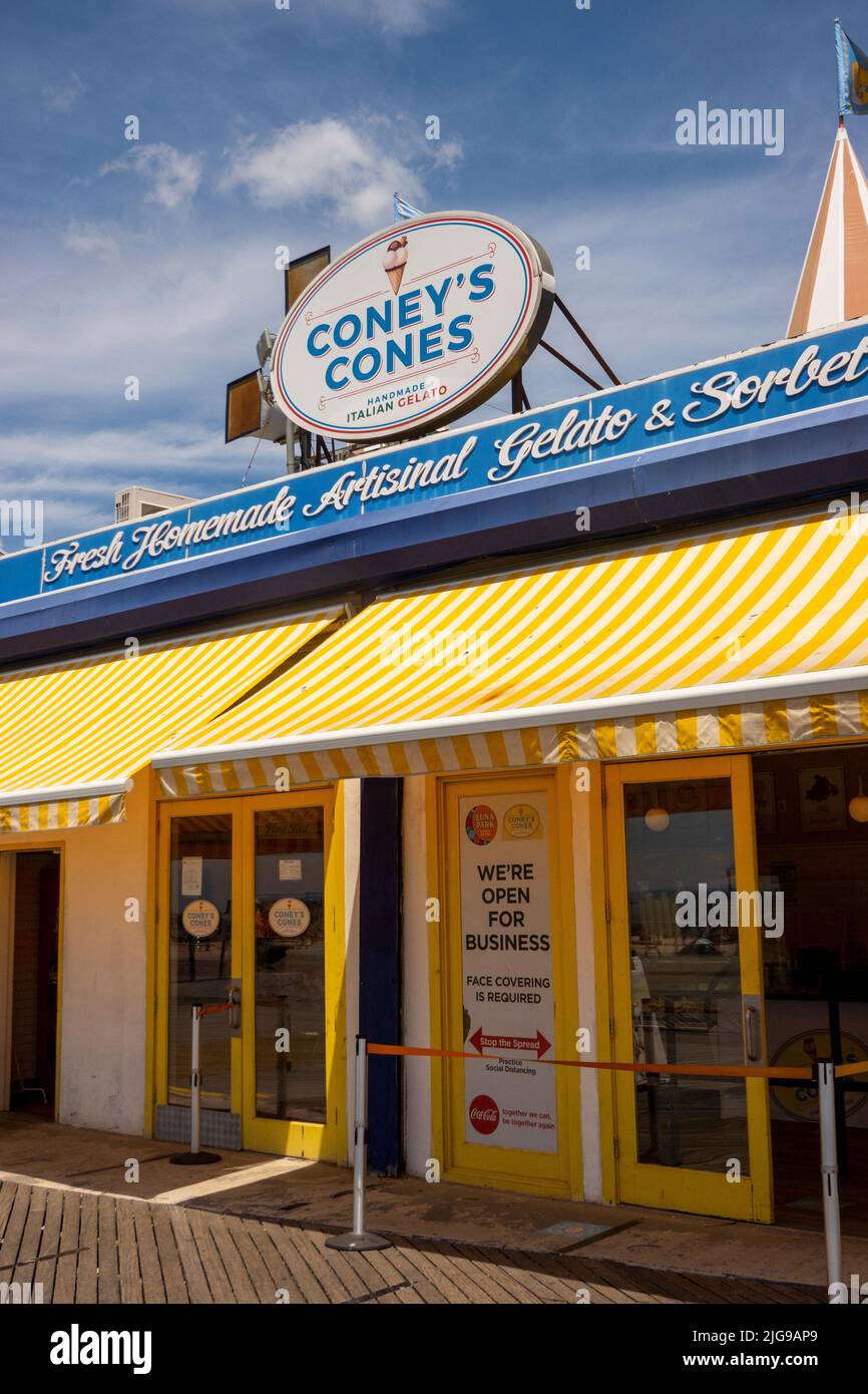 Gelateria Coney's Cones sul lungomare di Coney Island, Brooklyn, New York Foto Stock