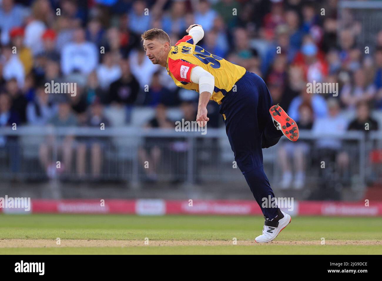 Manchester, Regno Unito. 08th luglio 2022. DaN Sams bowling per Essex Eagles credito: News immagini LTD/Alamy Live News Foto Stock